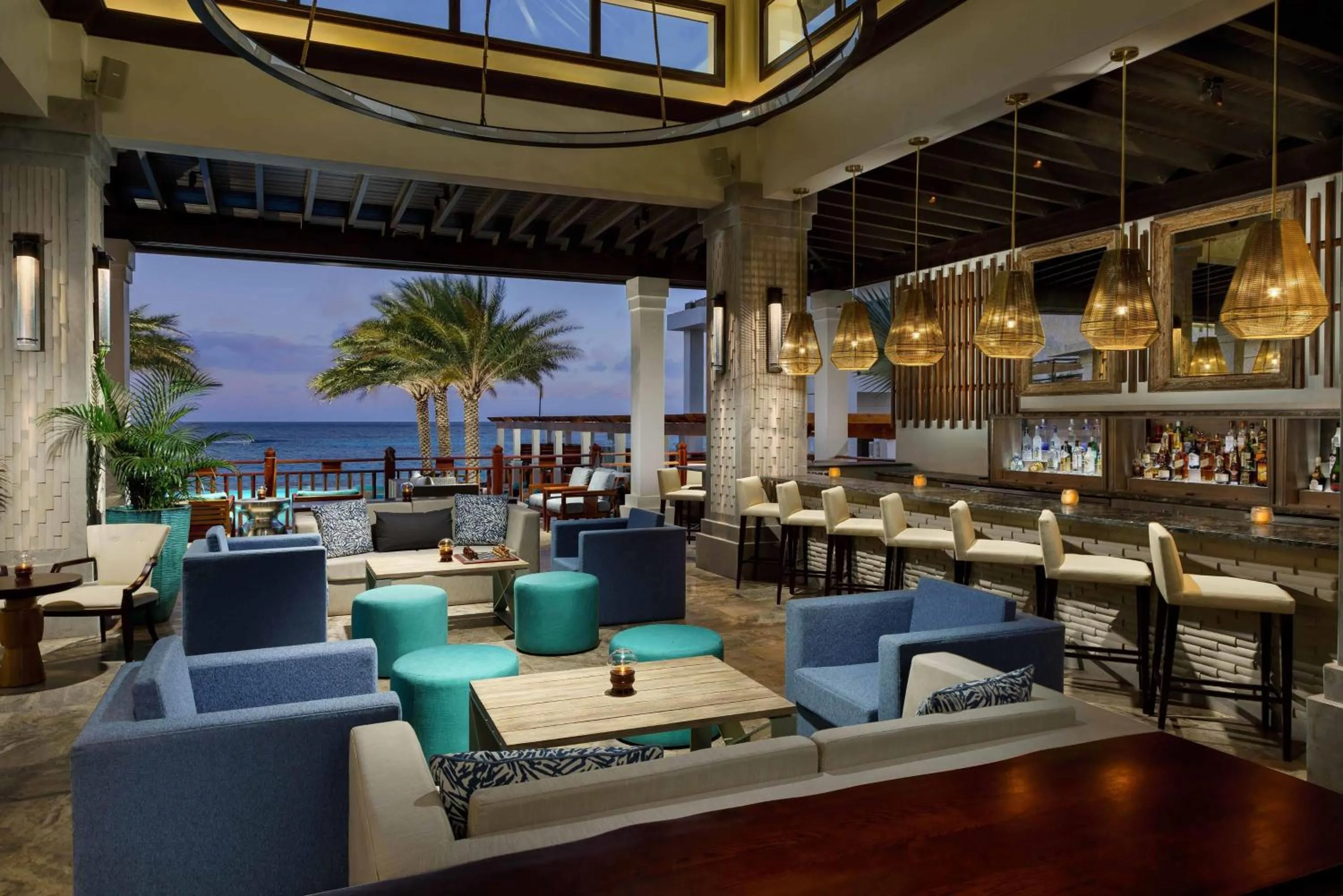 Lounge or bar in Zemi Beach House, LXR Hotels & Resorts