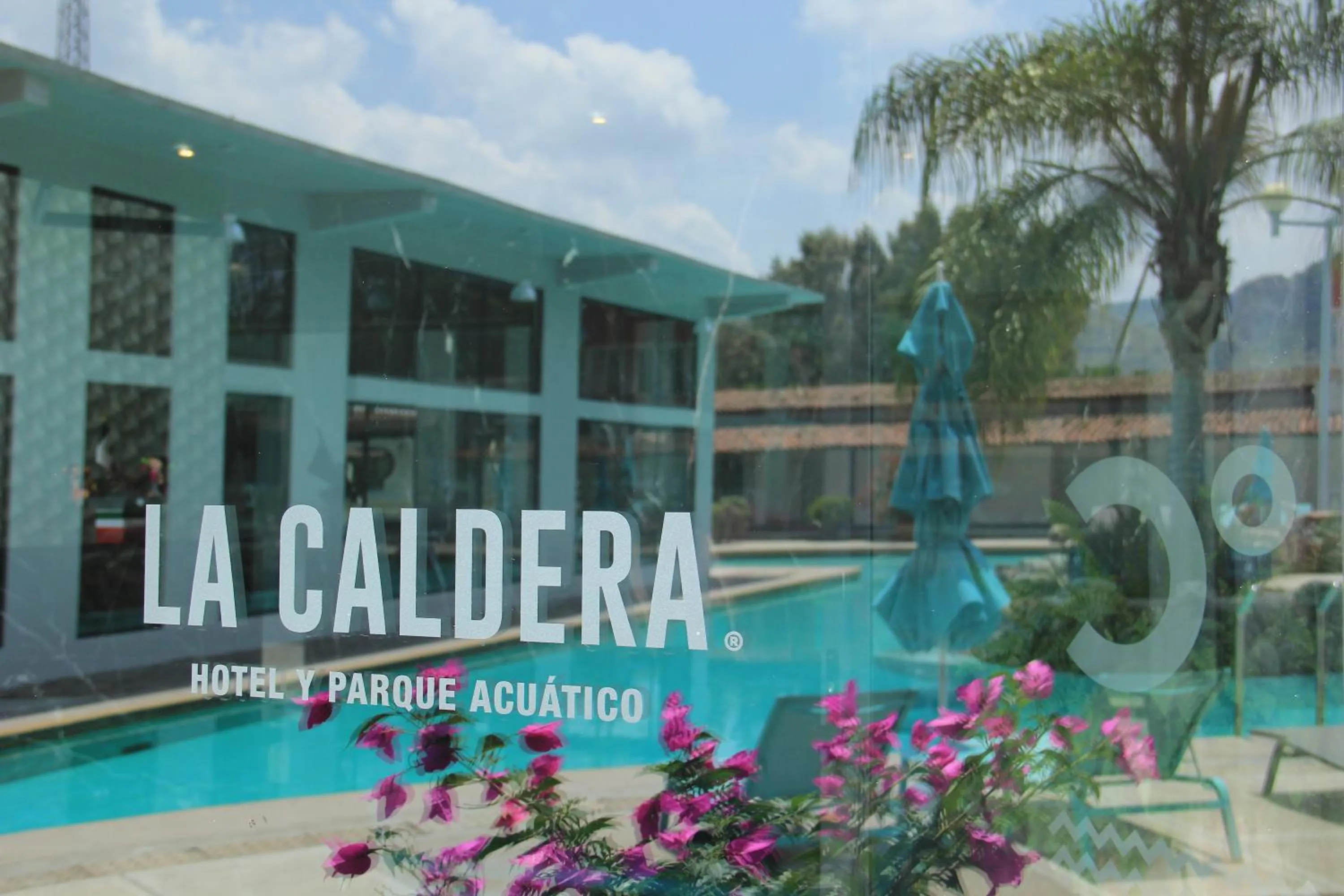 Hotel Y Parque Acuático La Caldera