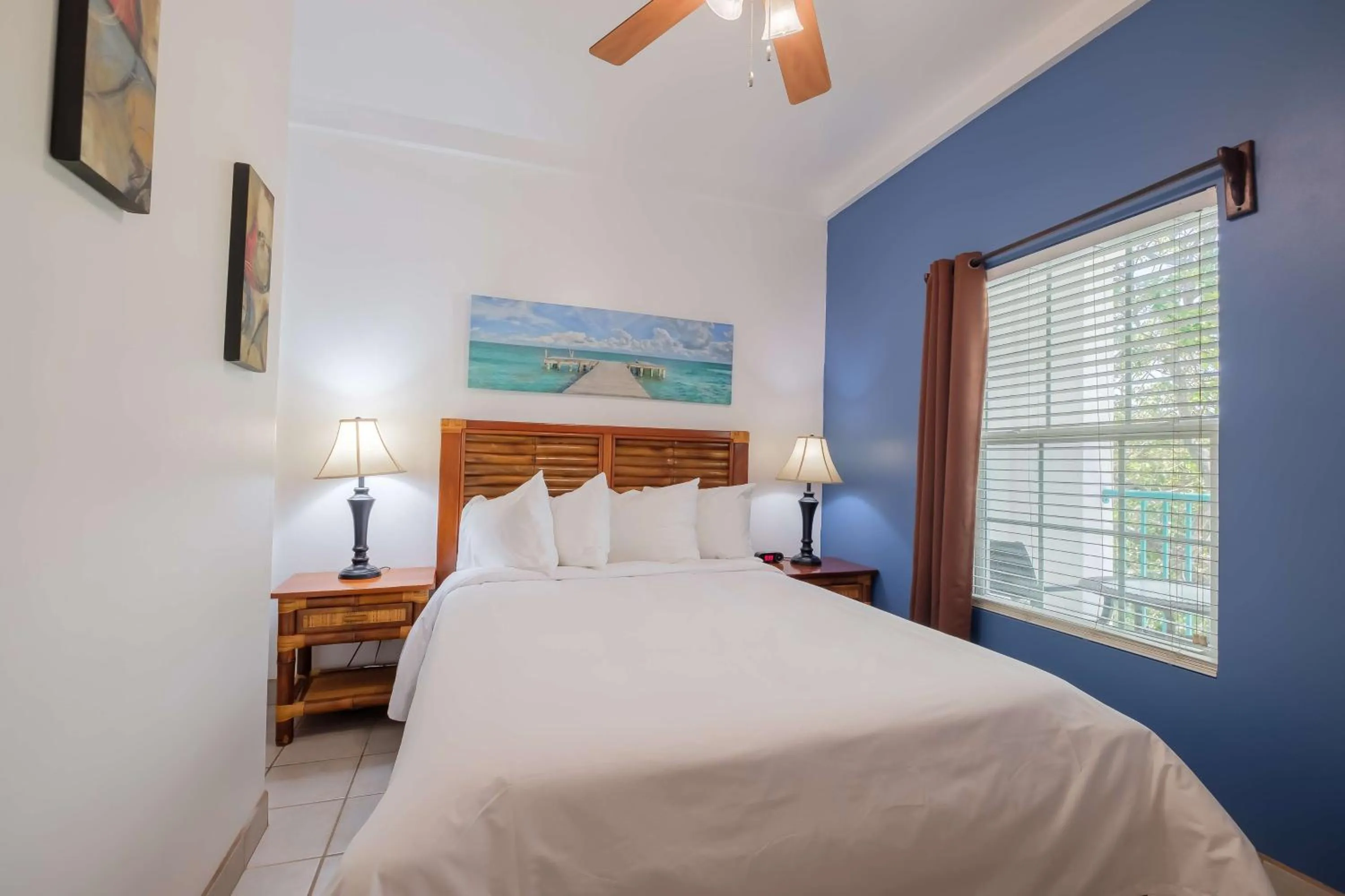 Photo of the whole room, Bed in Best Western Grand Baymen Gardens