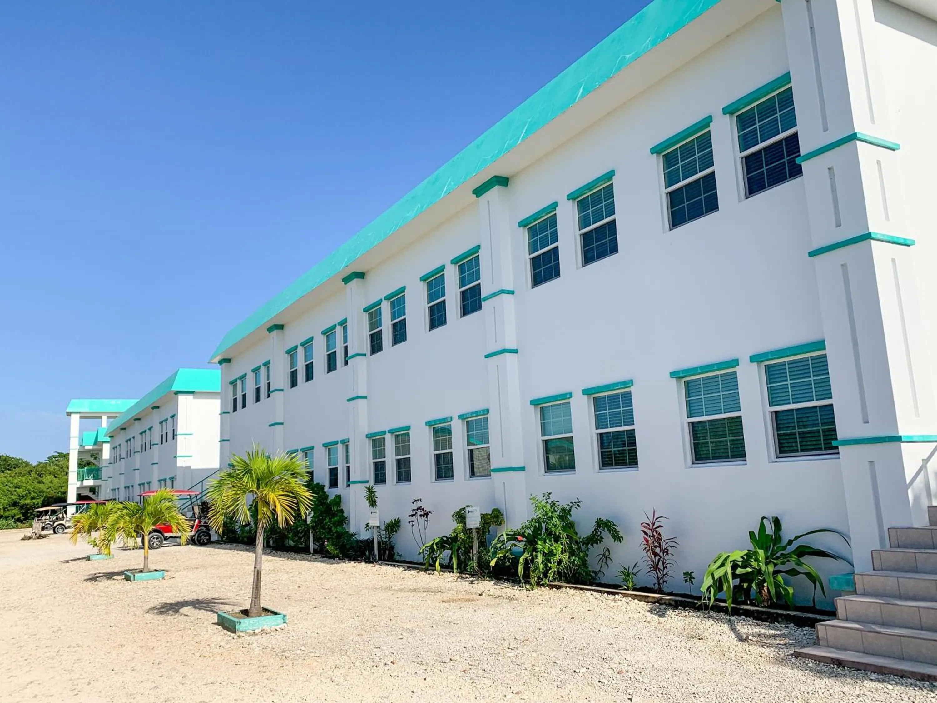 Property building in Best Western Grand Baymen Gardens