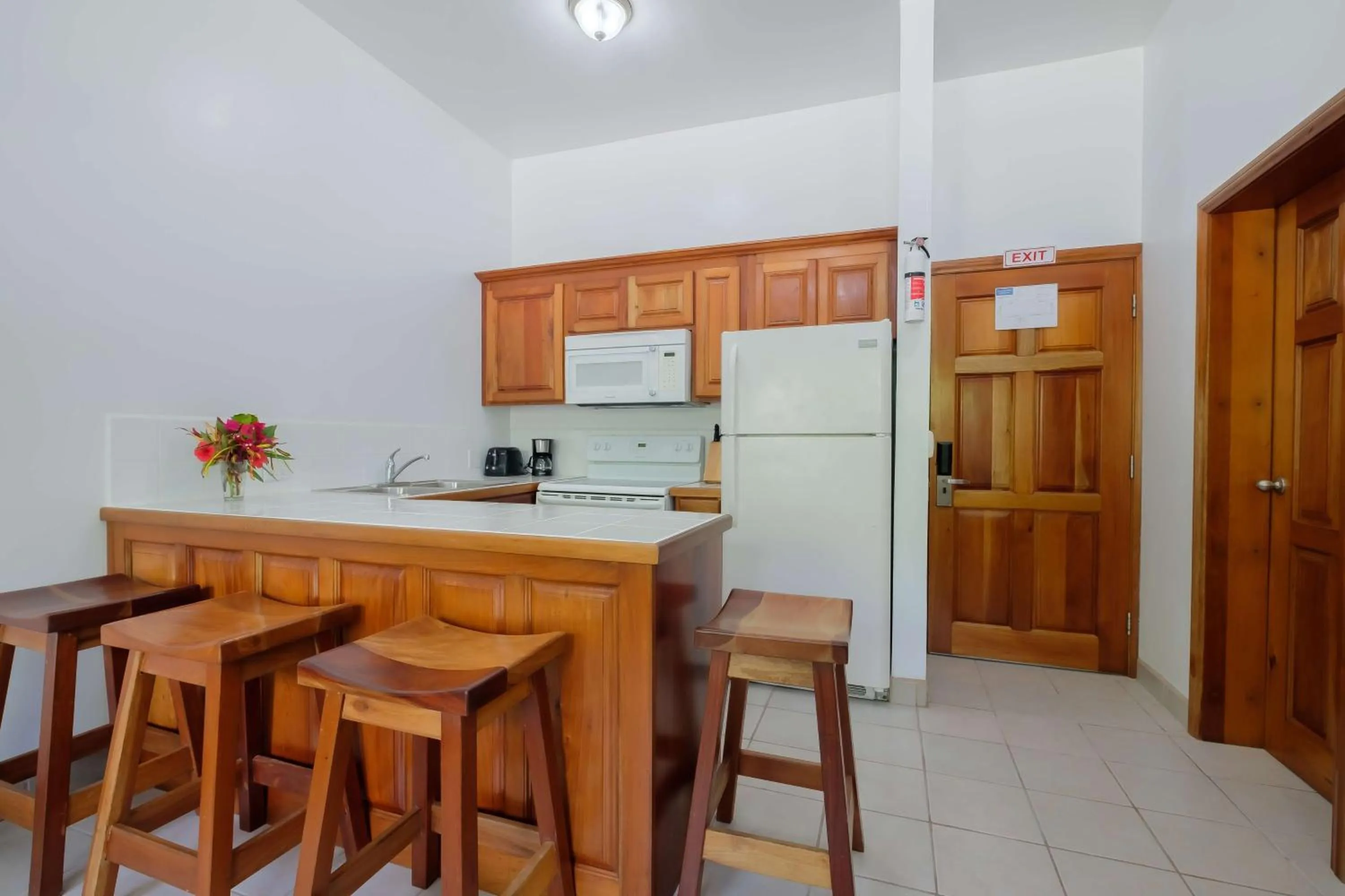 Kitchen or kitchenette in Best Western Grand Baymen Gardens