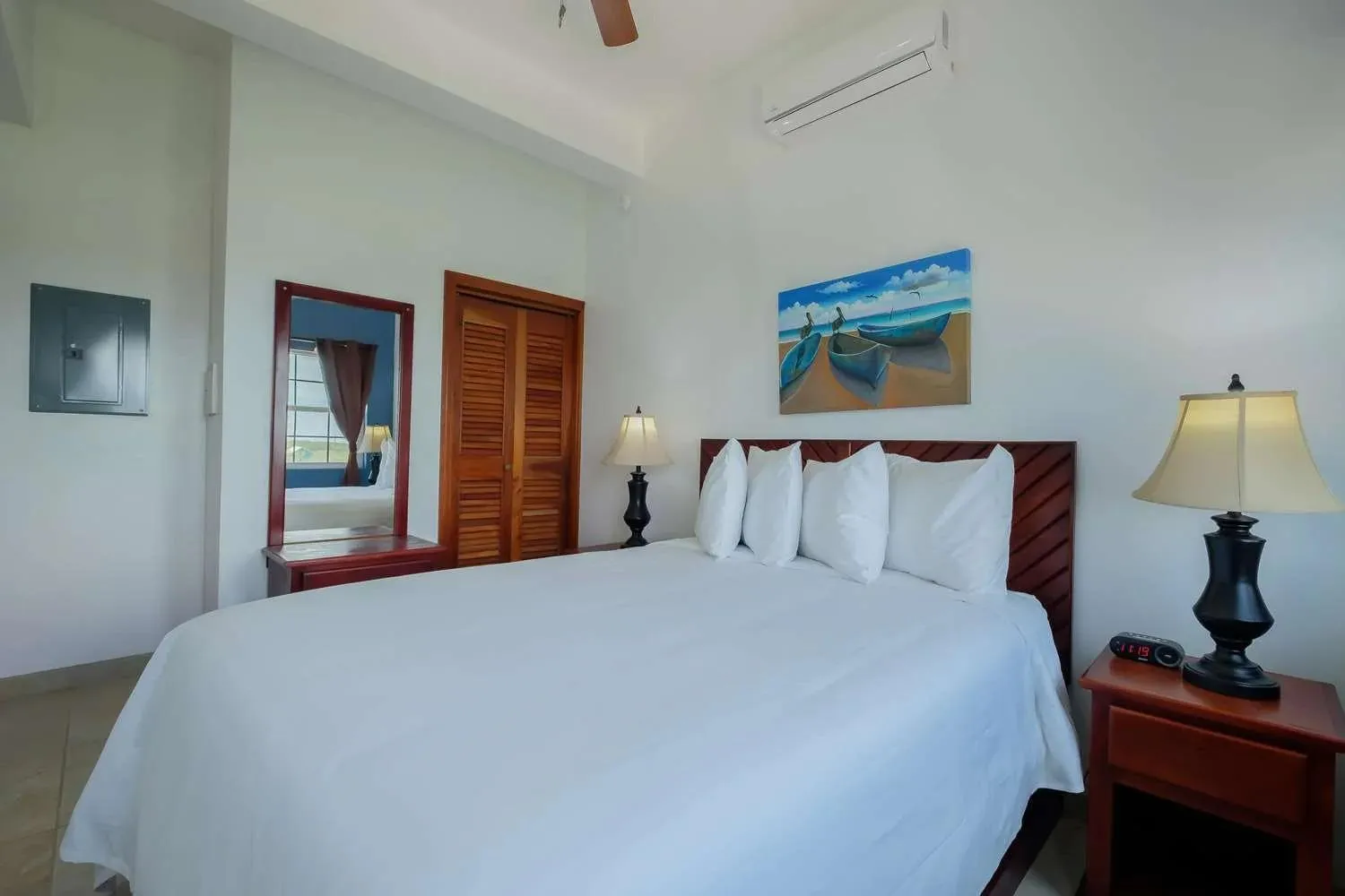 Bed in Best Western Grand Baymen Gardens