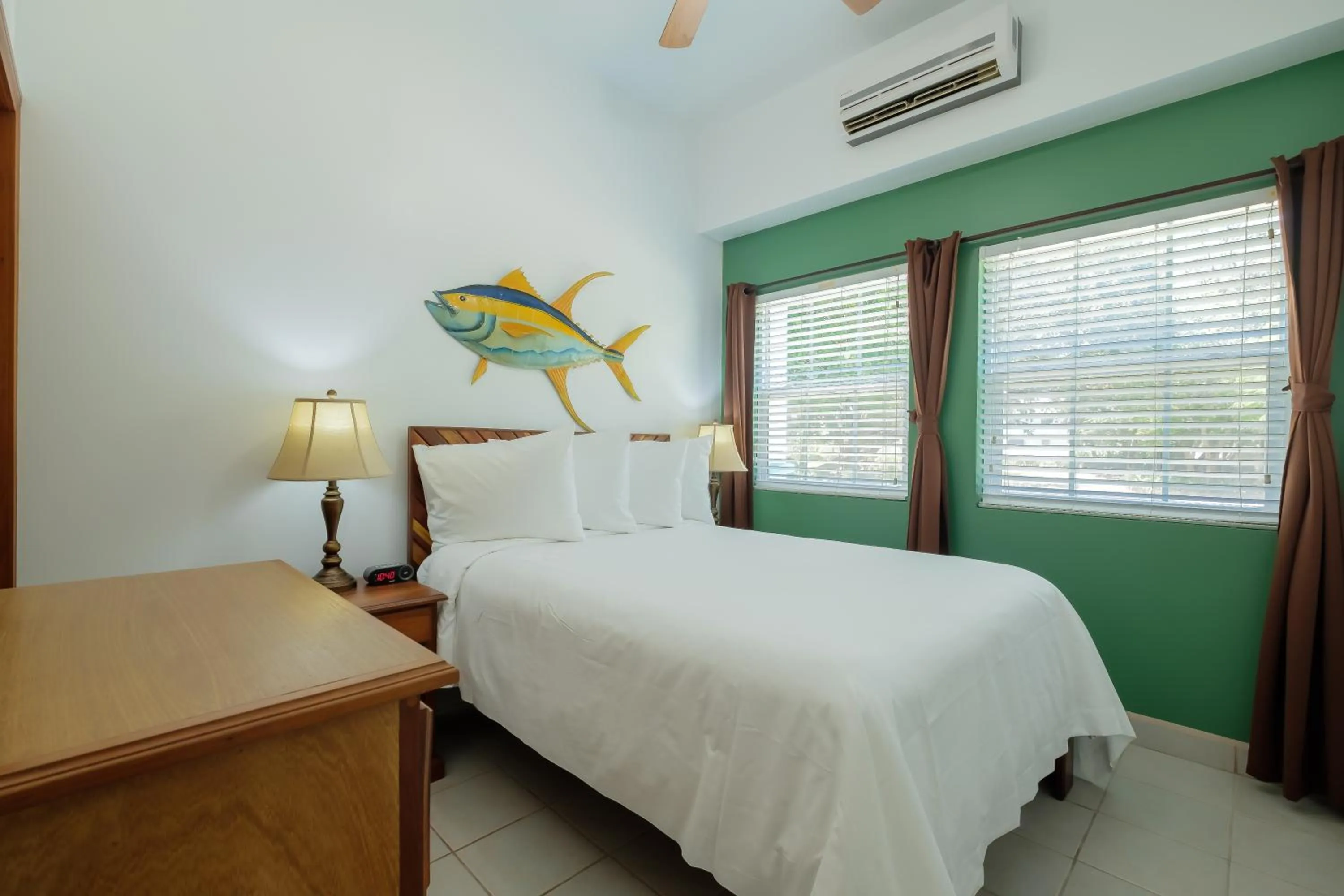 Bed in Best Western Grand Baymen Gardens