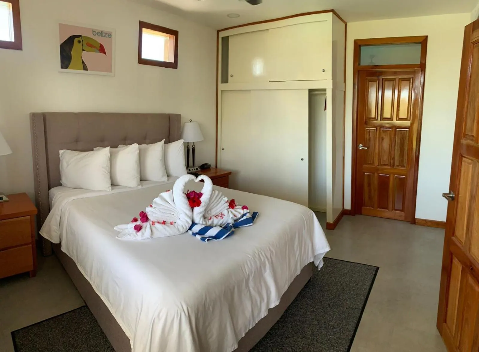 Bed in Best Western Grand Baymen Gardens