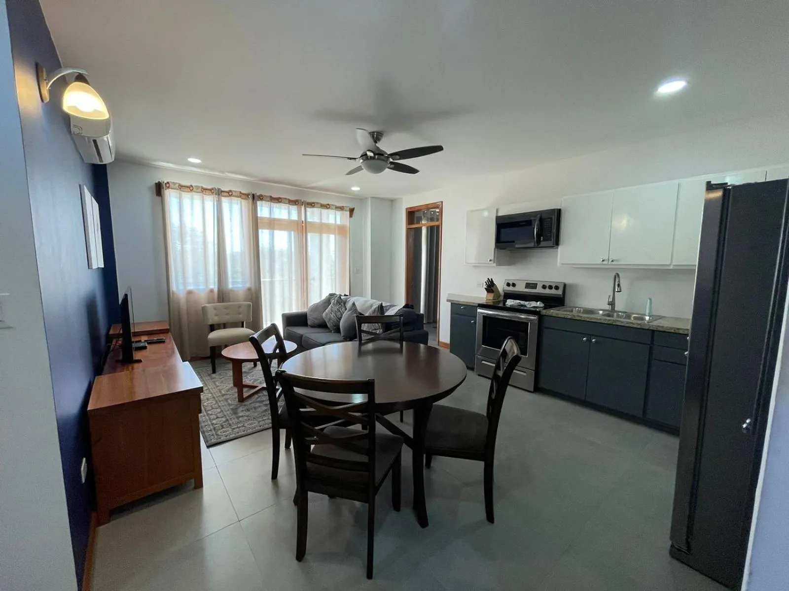 Dining area in Best Western Grand Baymen Gardens
