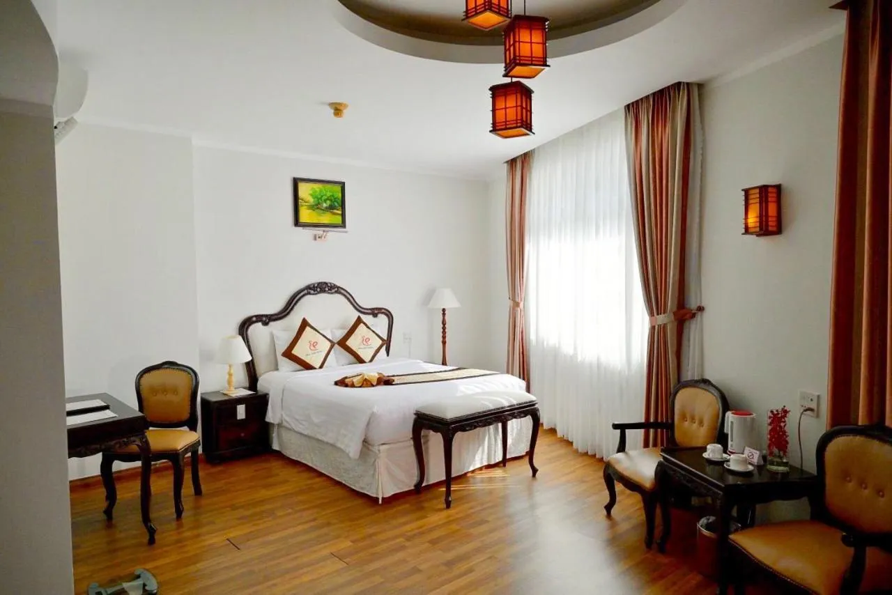 Photo of the whole room, Bed in Hoa Binh 1 Hotel