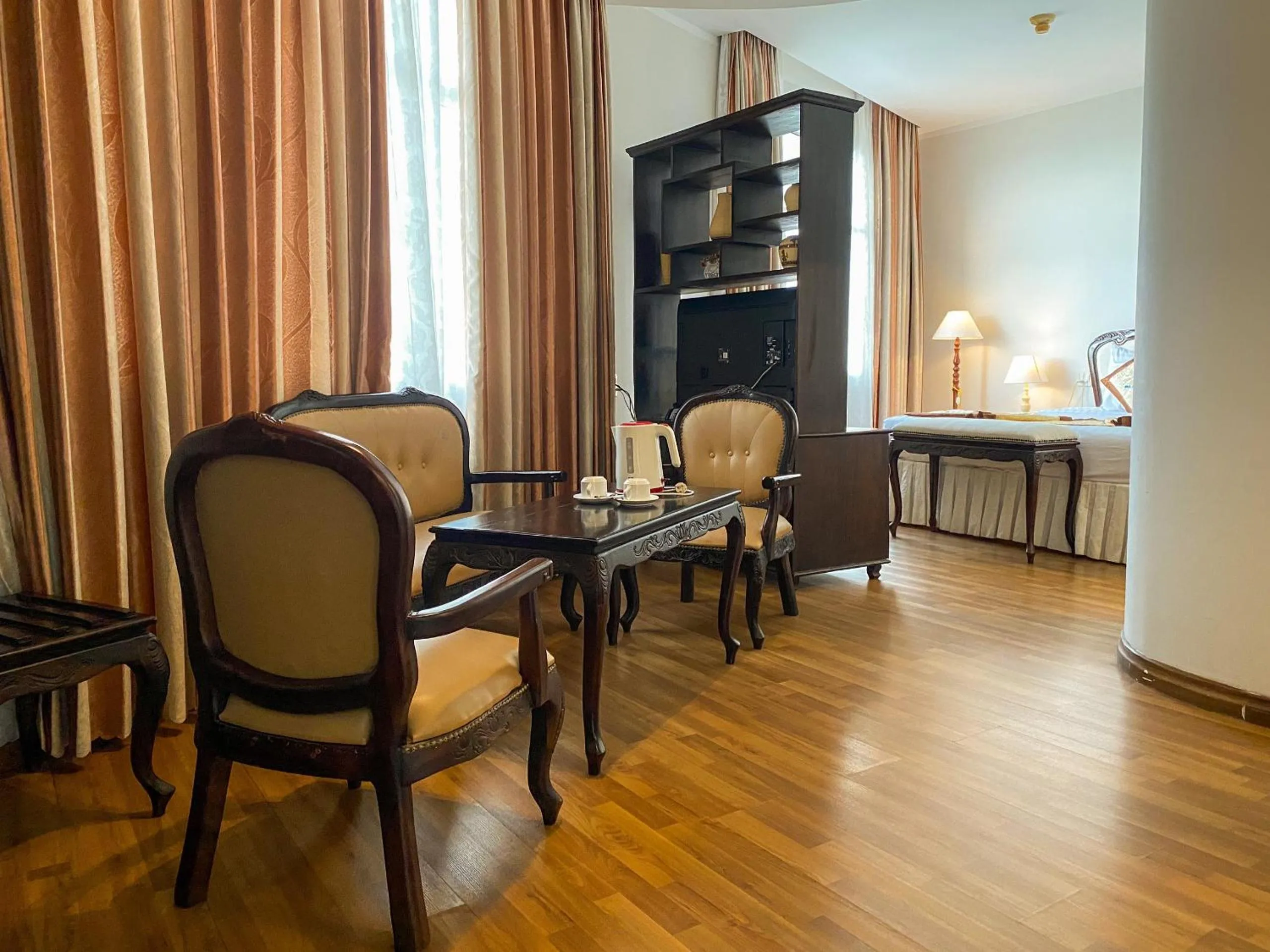 Living room in Hoa Binh 1 Hotel