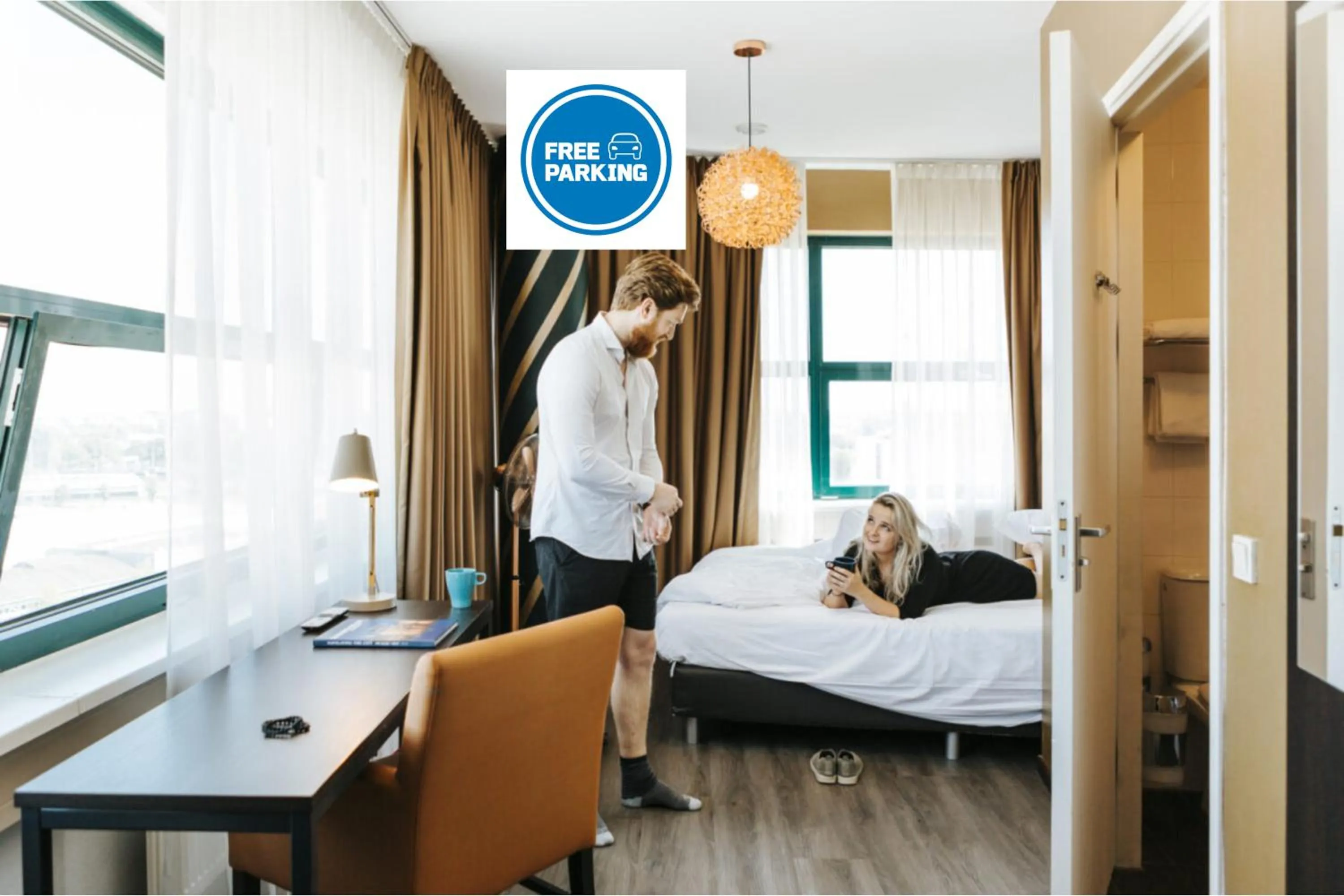 Photo of the whole room, Bed in The Hague Teleport Hotel