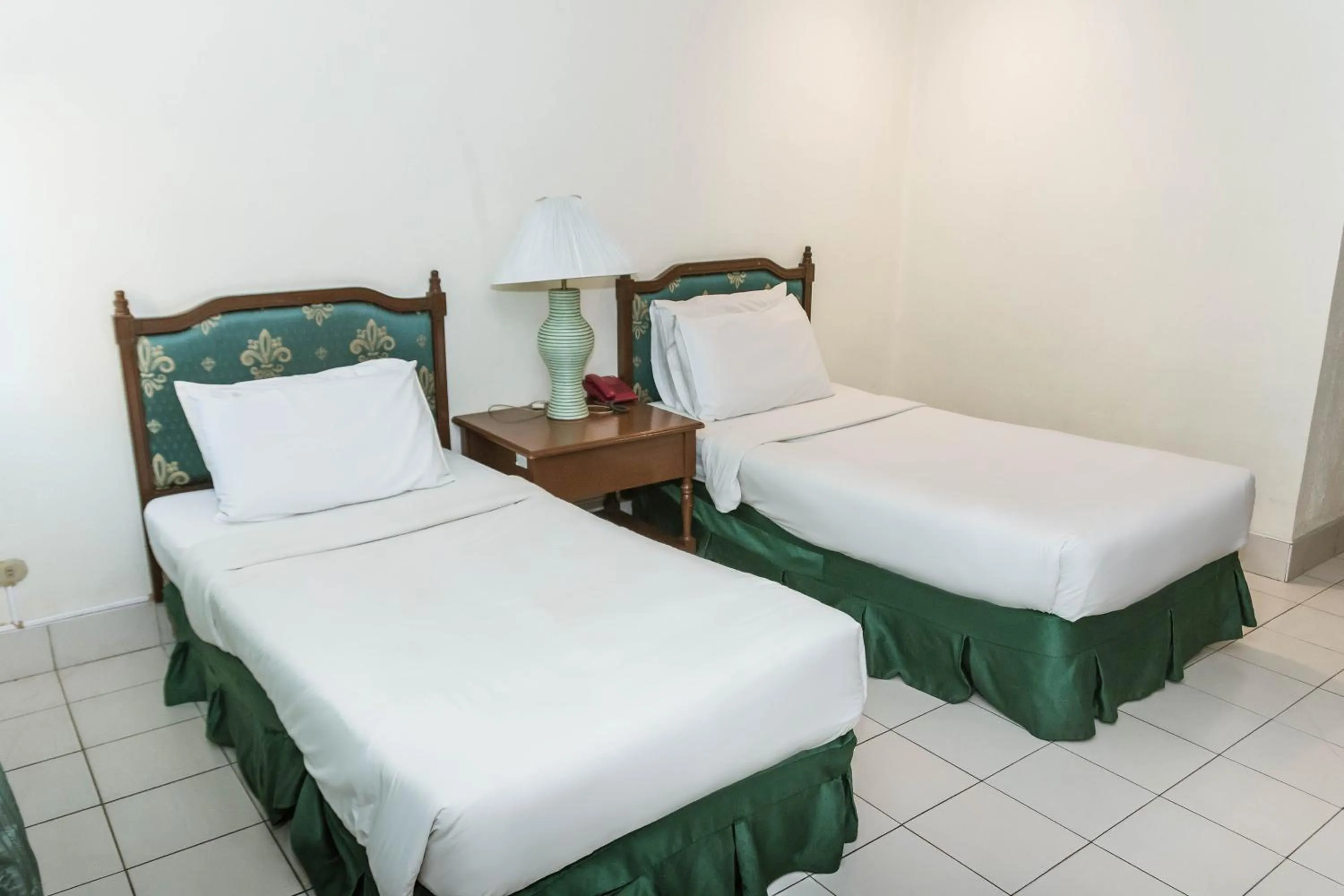 Bedroom, Bed in La Fiesta Hotel