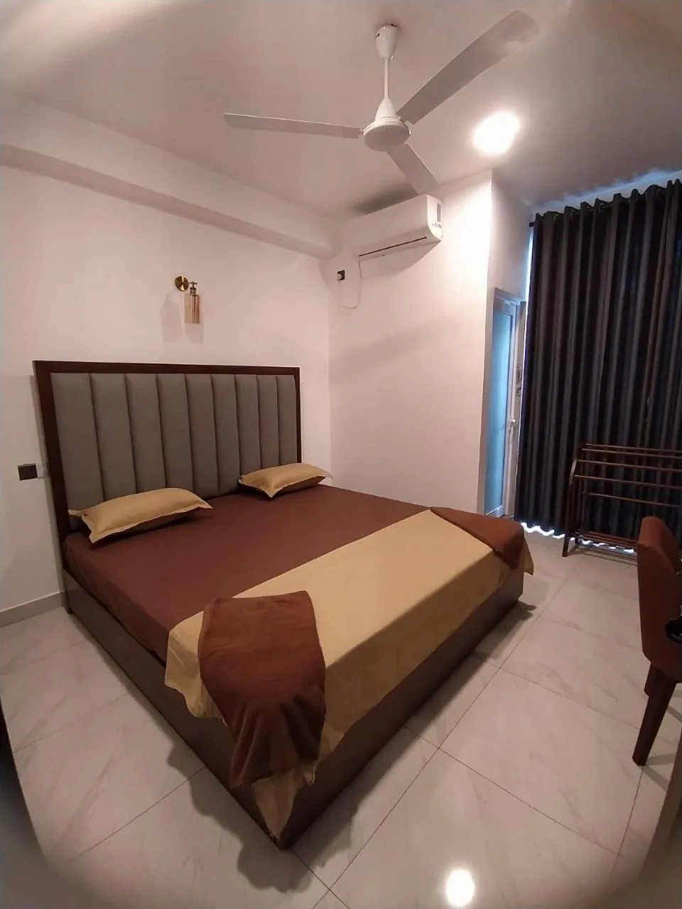 Bed in Hansa Surf Hotel