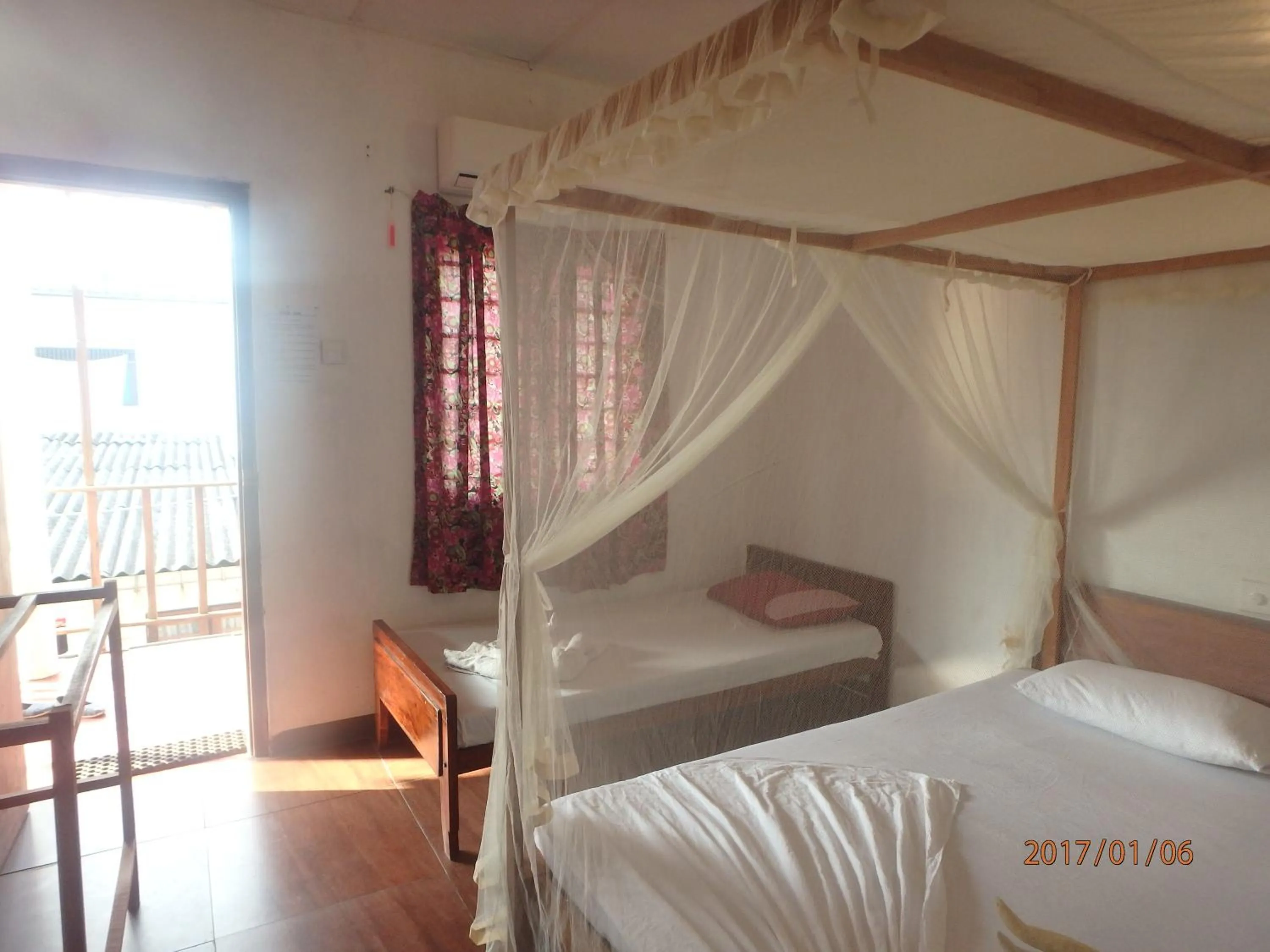 Bed in Hansa Surf Hotel