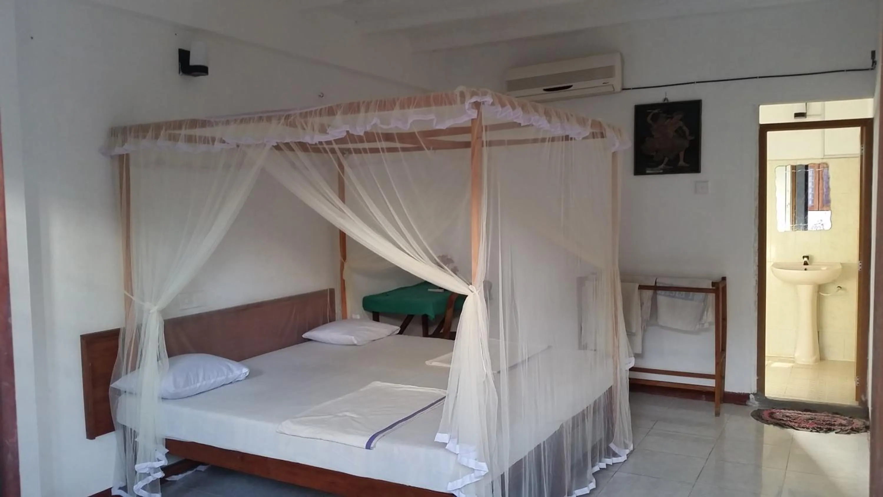 Bed in Hansa Surf Hotel