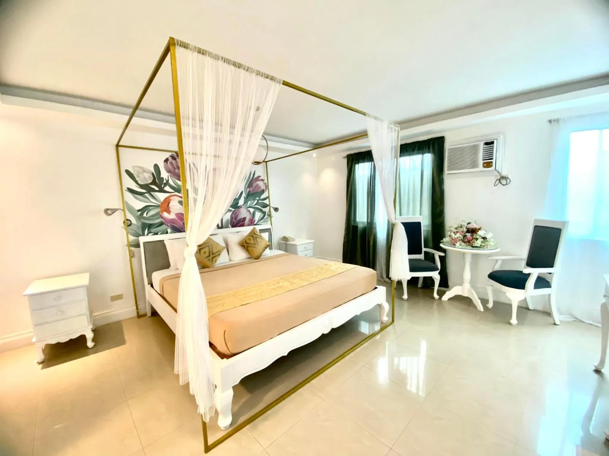 Living room, Bed in Hotel Euroasia By BLUEBOOKERS