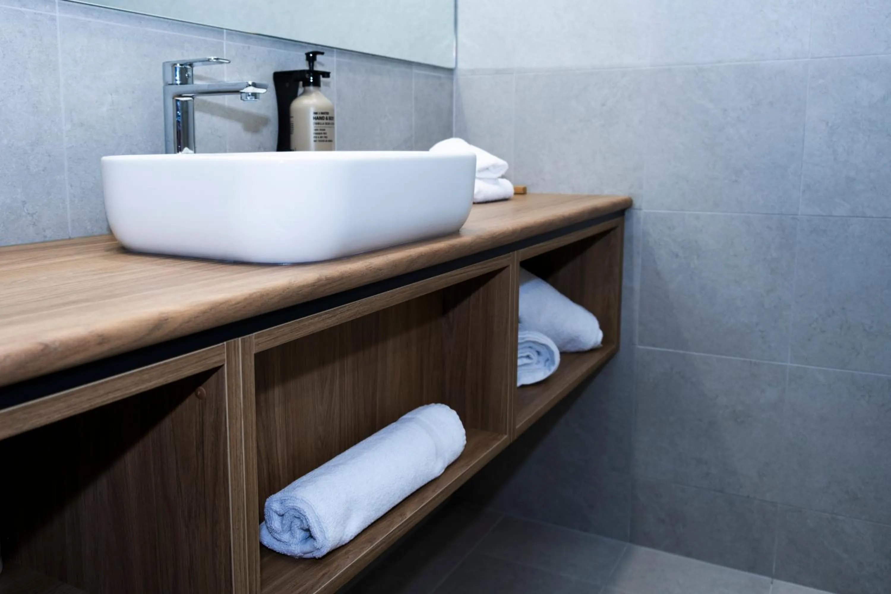 Bathroom in Keith Motor Inn