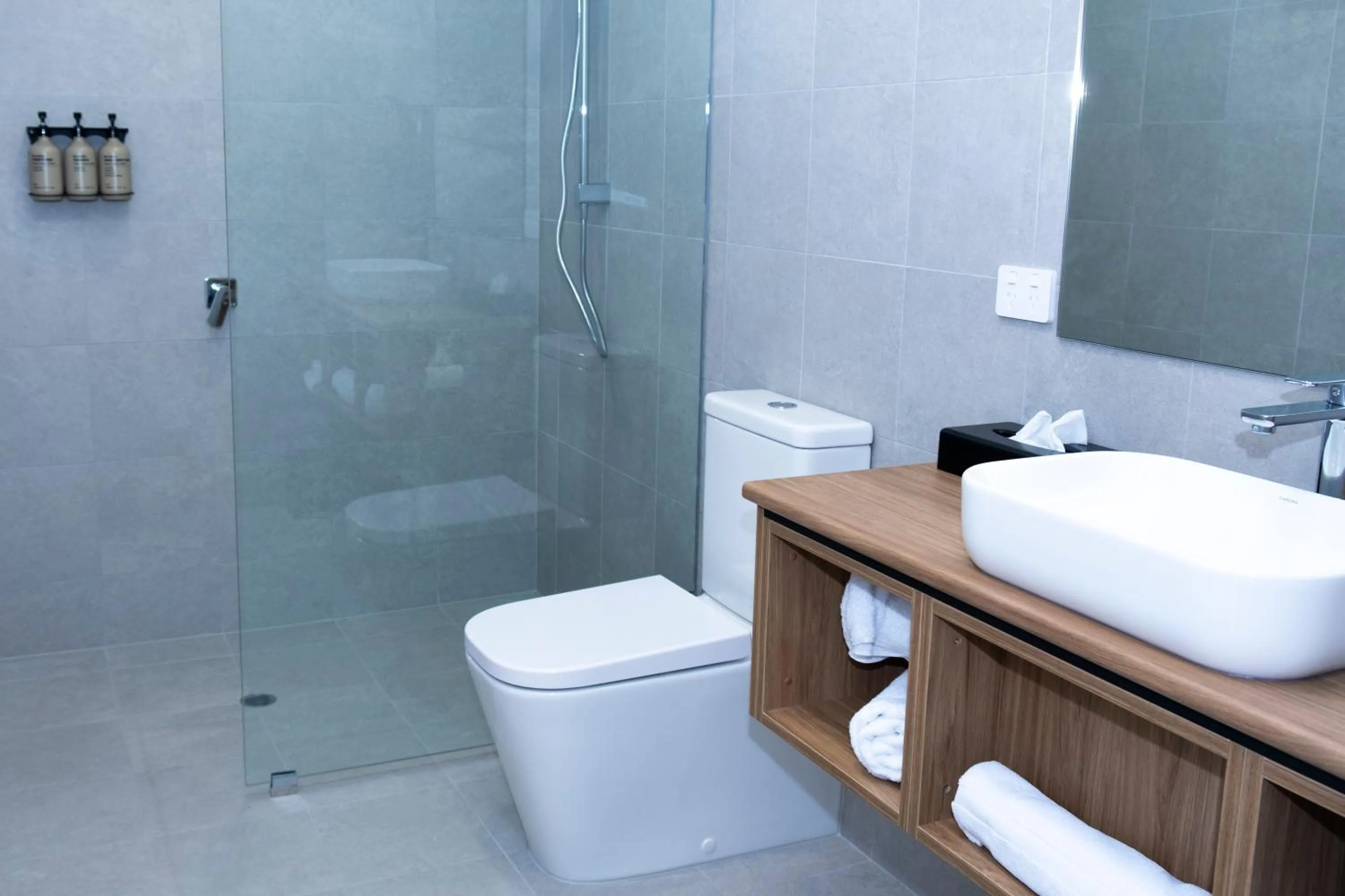 Bathroom in Keith Motor Inn