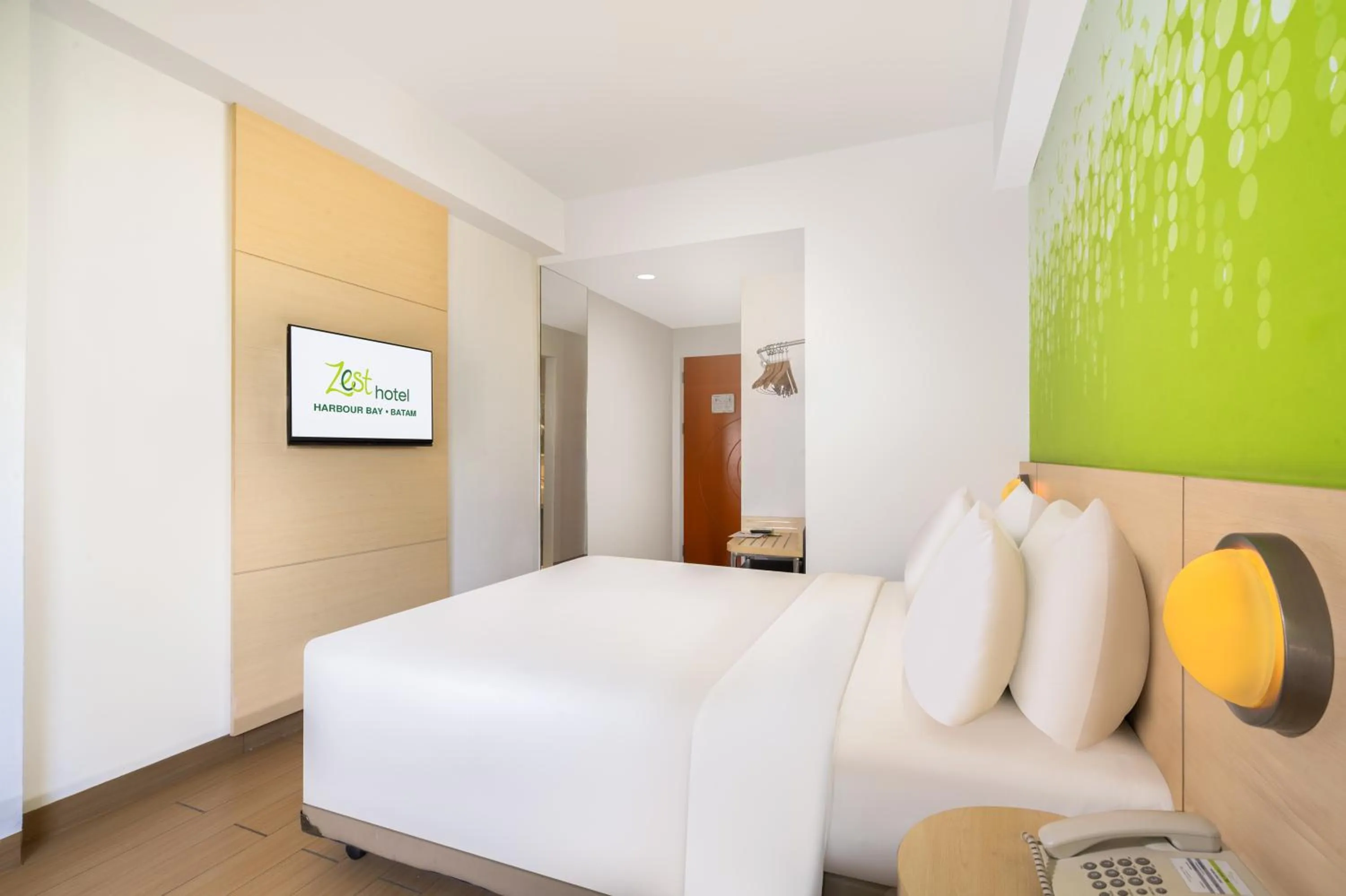 Bedroom, Bed in Zest Harbour Bay Batam by Swiss-Belhotel International