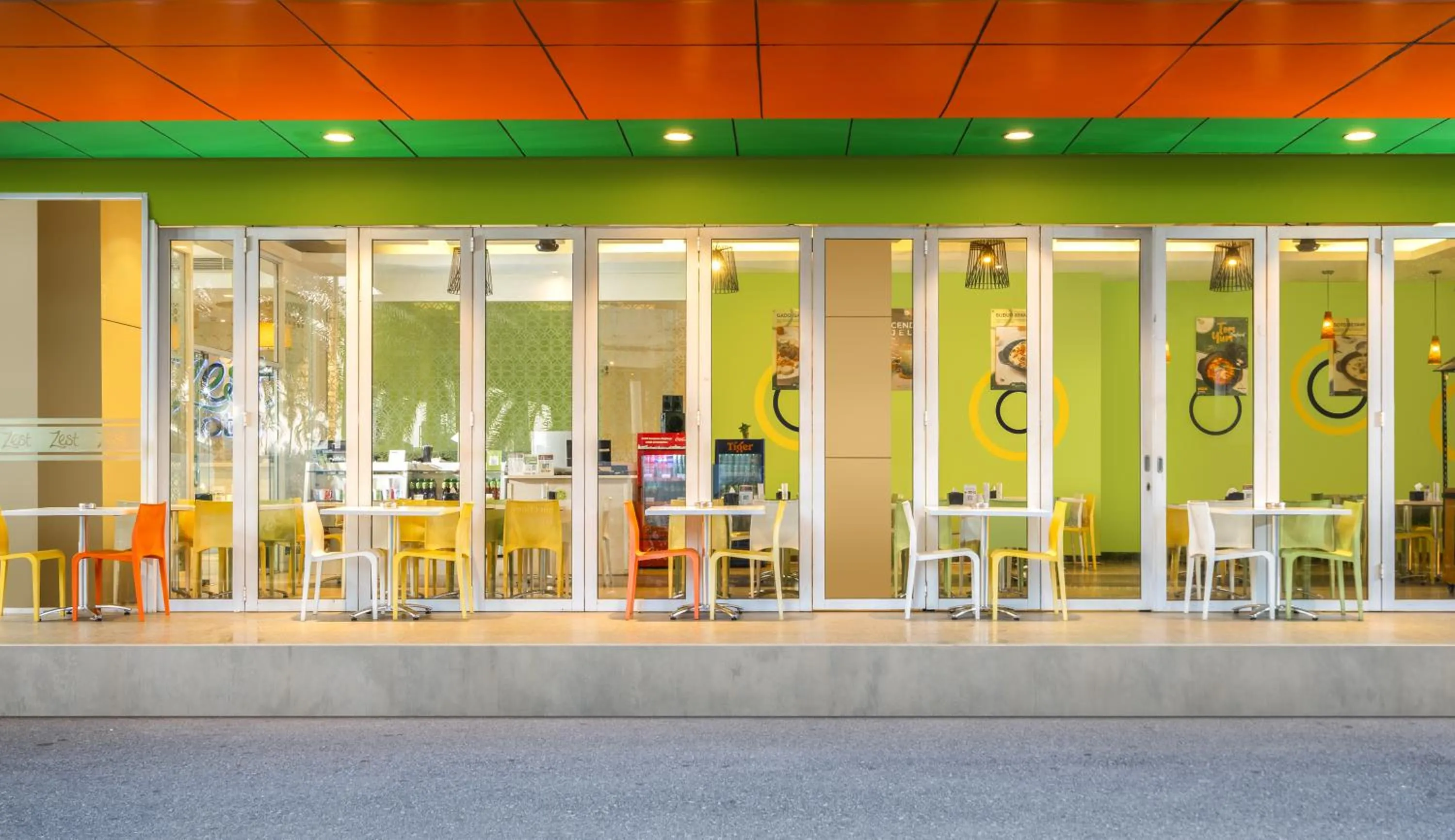 Restaurant/places to eat in Zest Harbour Bay Batam by Swiss-Belhotel International