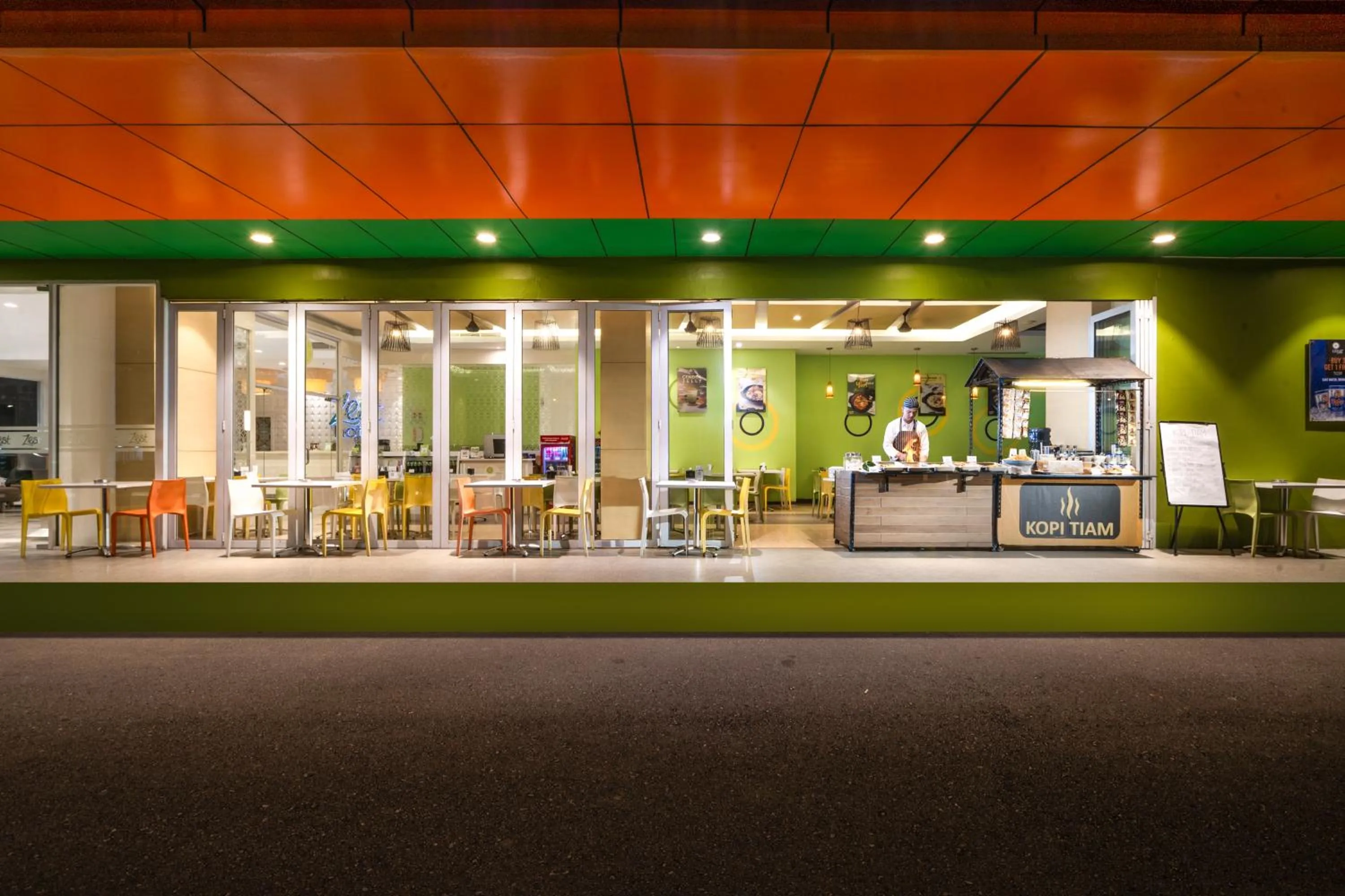 Restaurant/places to eat in Zest Harbour Bay Batam by Swiss-Belhotel International