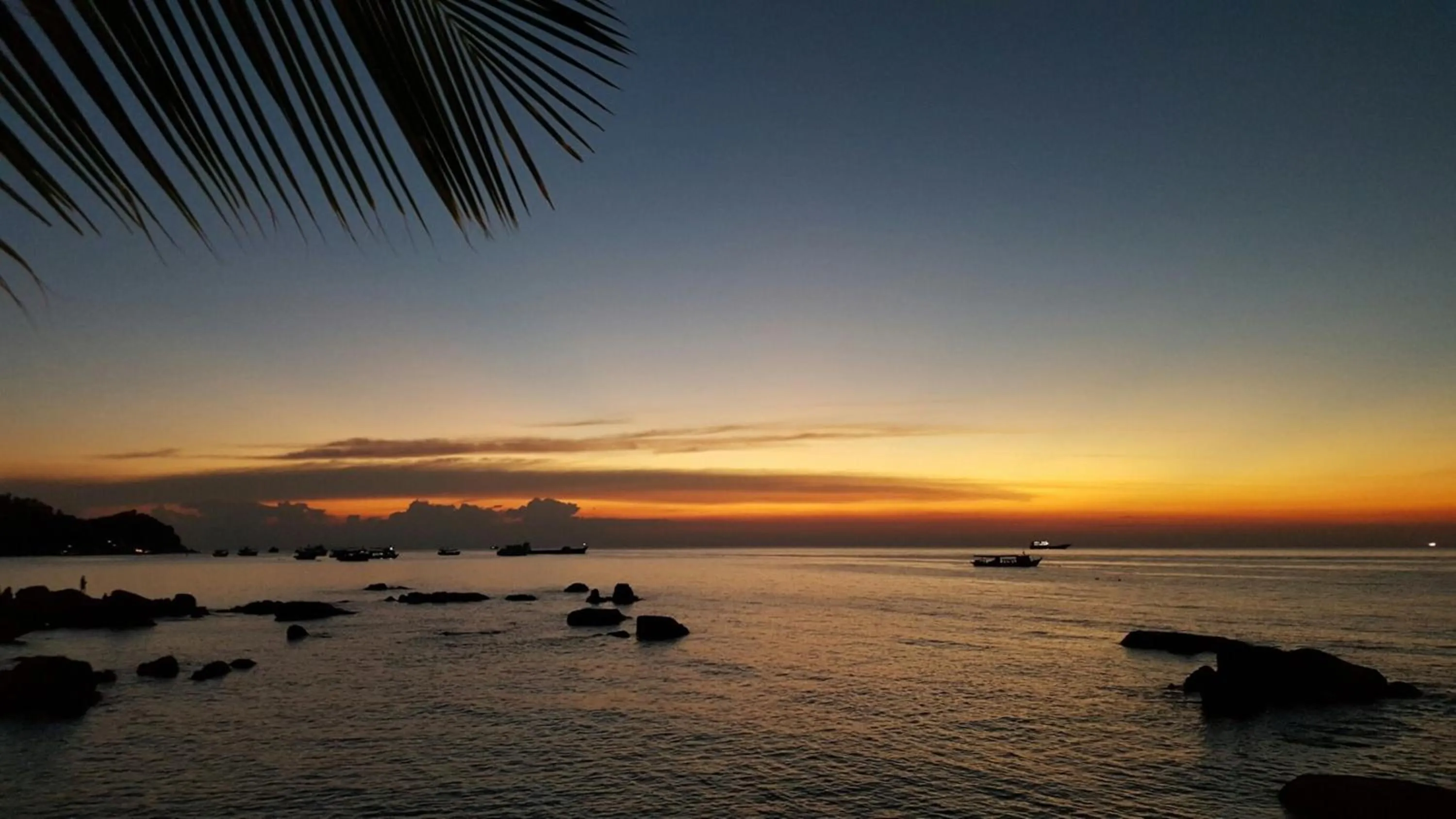 Sunset in Simple Life Cliff View Resort