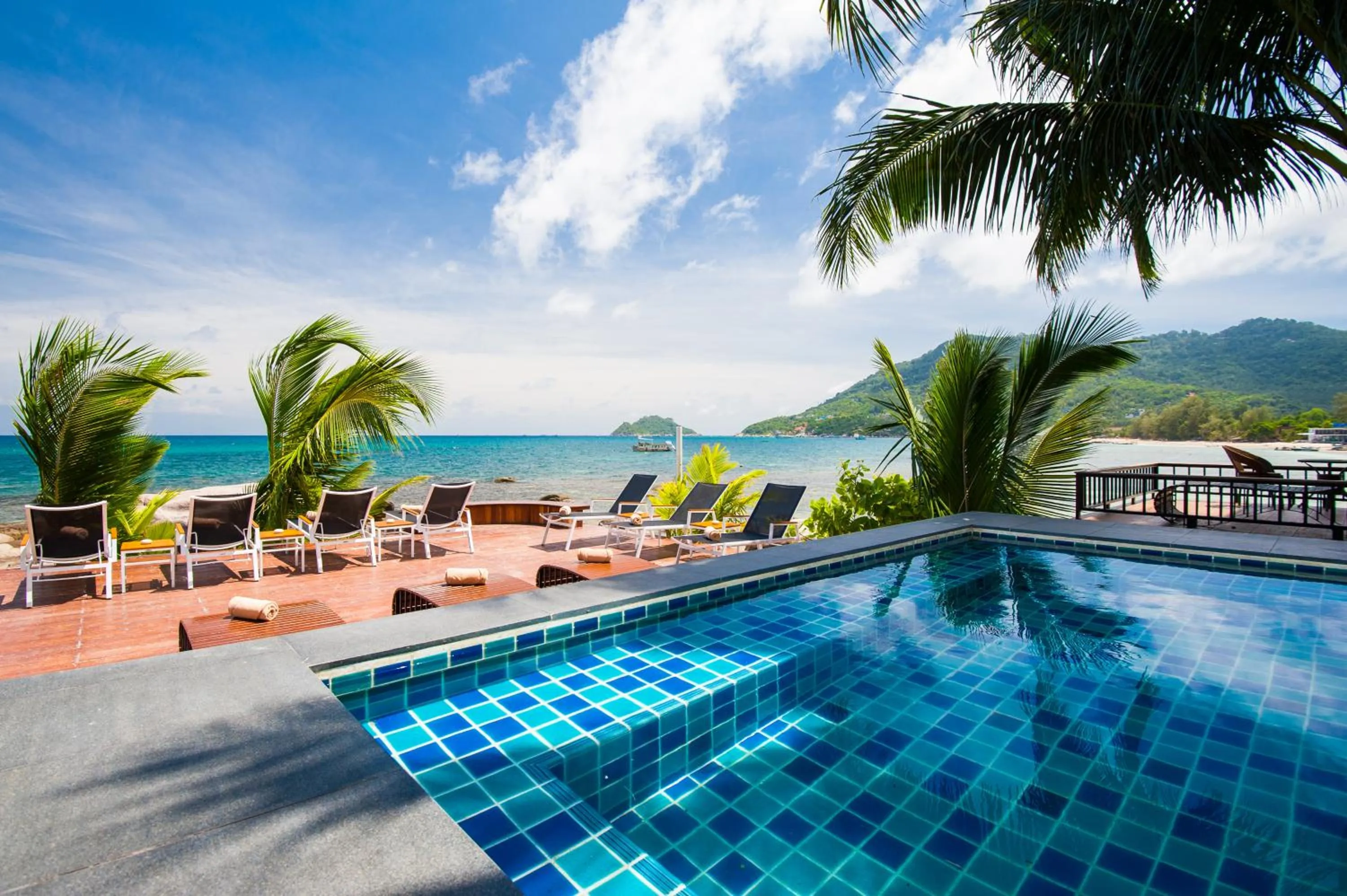 Swimming pool in Simple Life Cliff View Resort