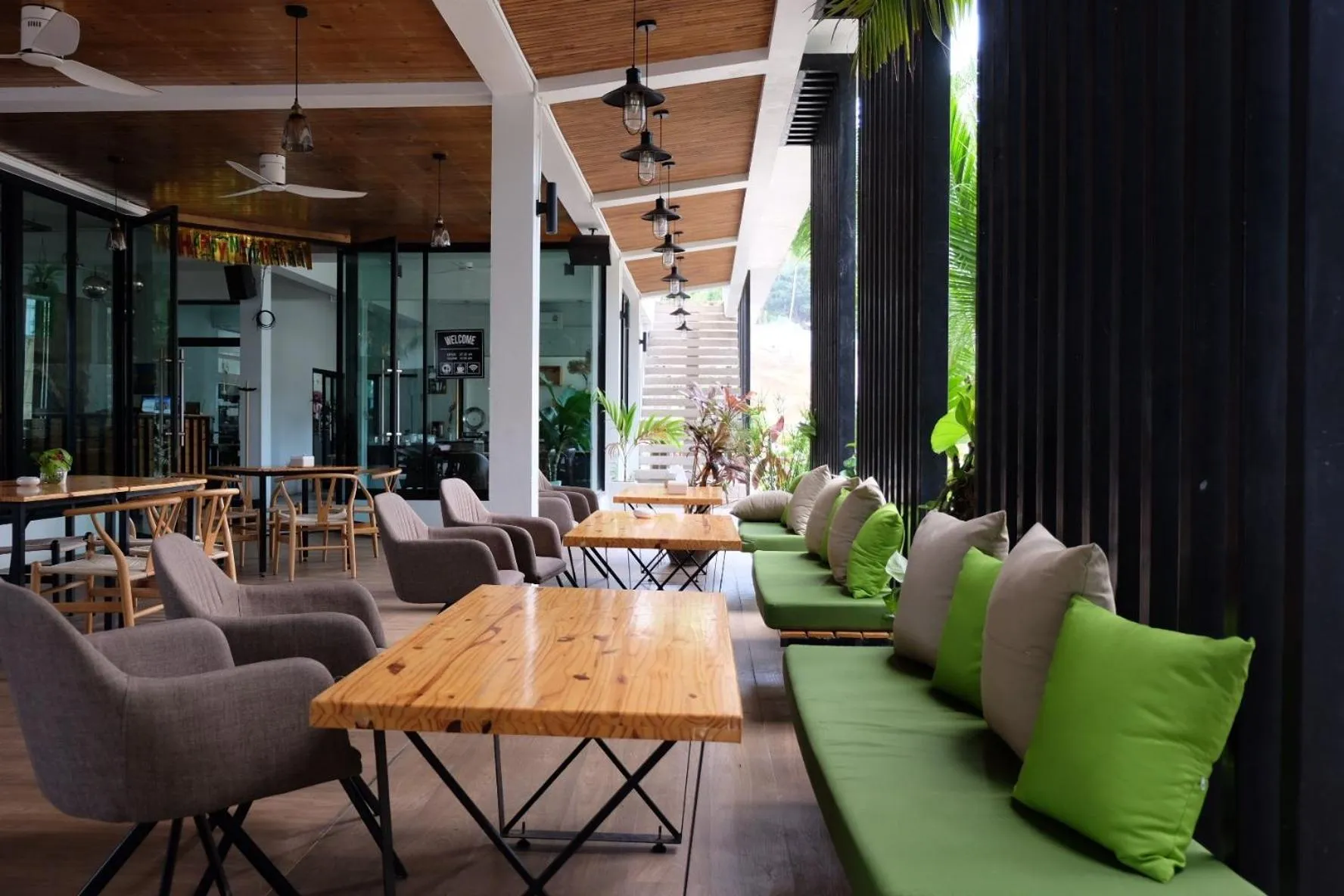 Restaurant/places to eat in Simple Life Cliff View Resort