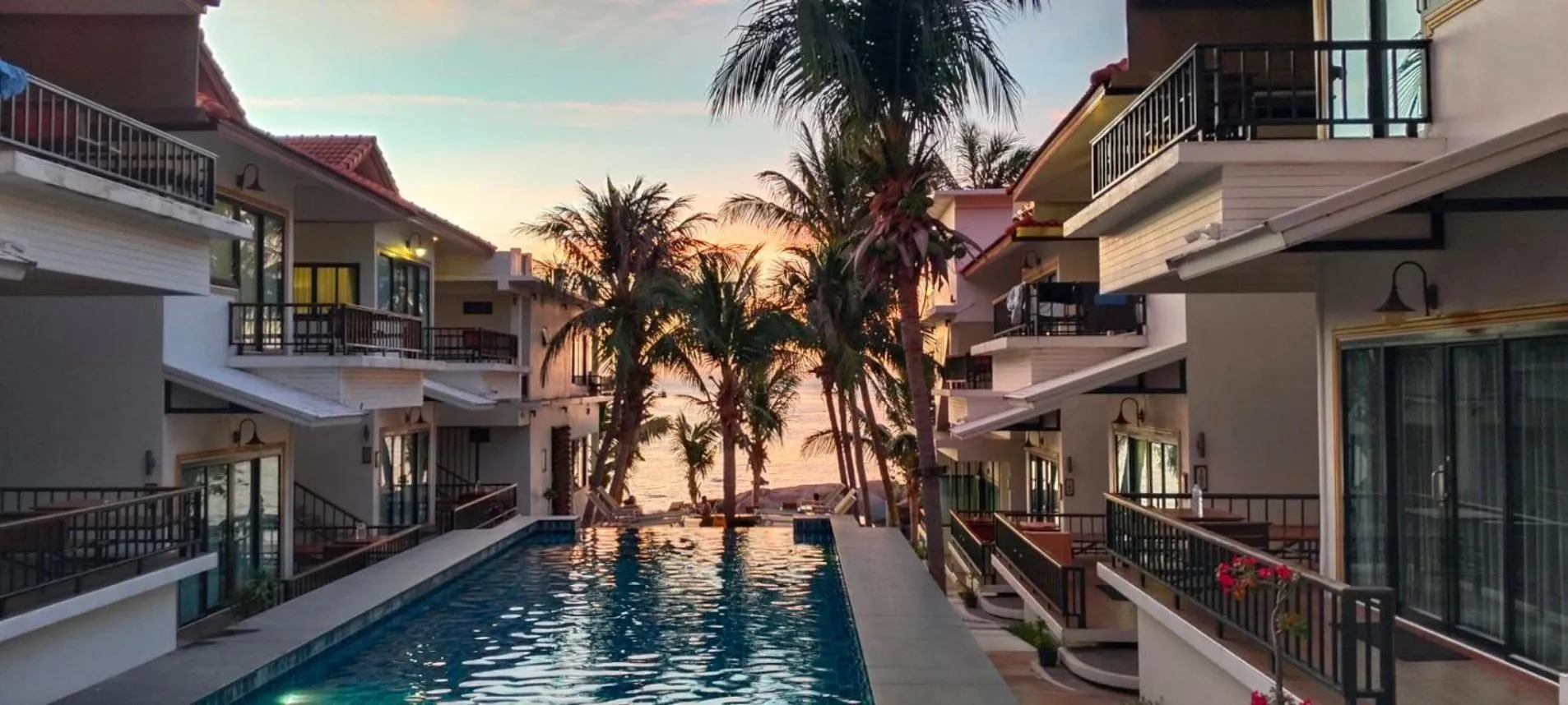 Swimming pool in Simple Life Cliff View Resort