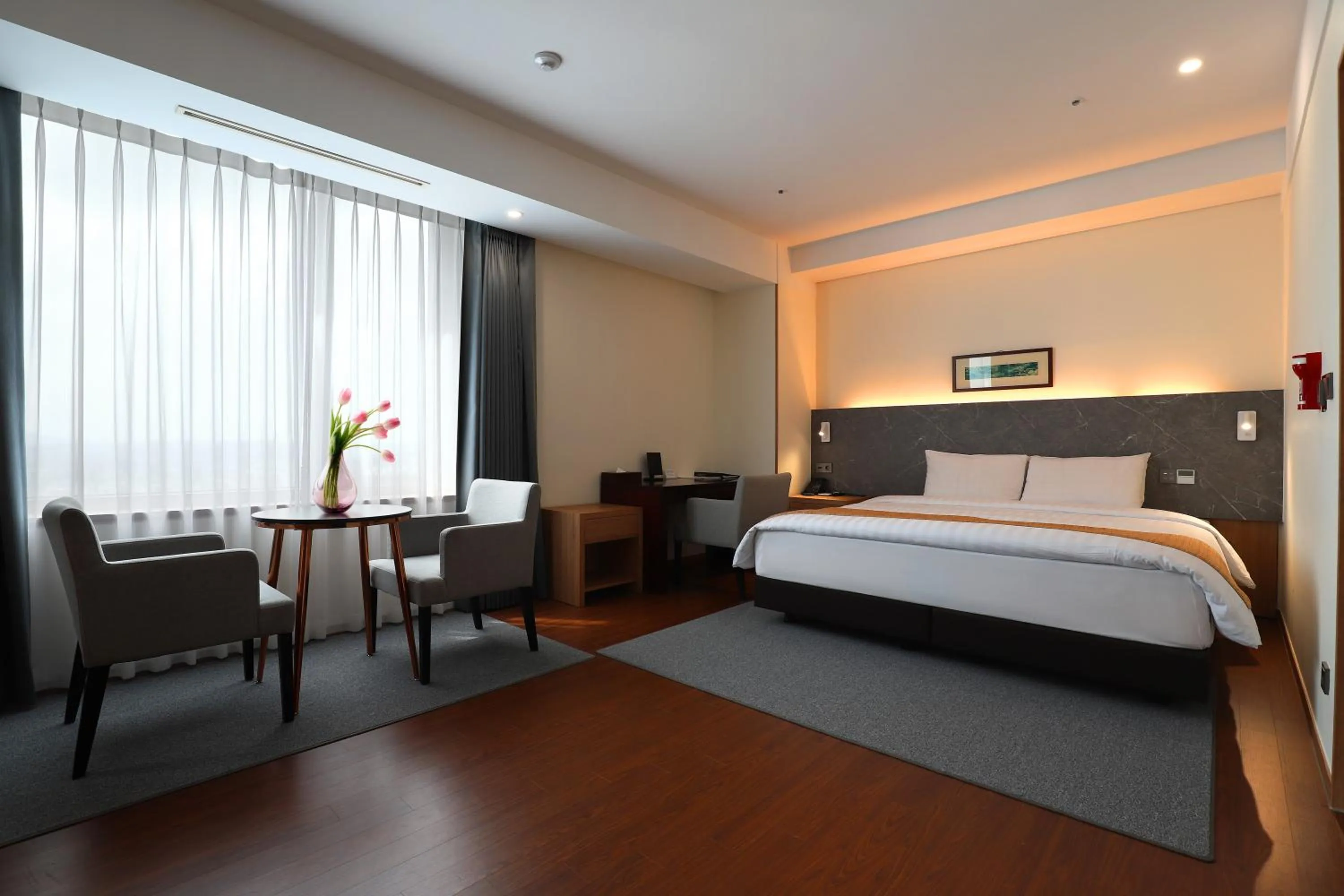 Bedroom, Bed in Grand Plaza Cheongju Hotel