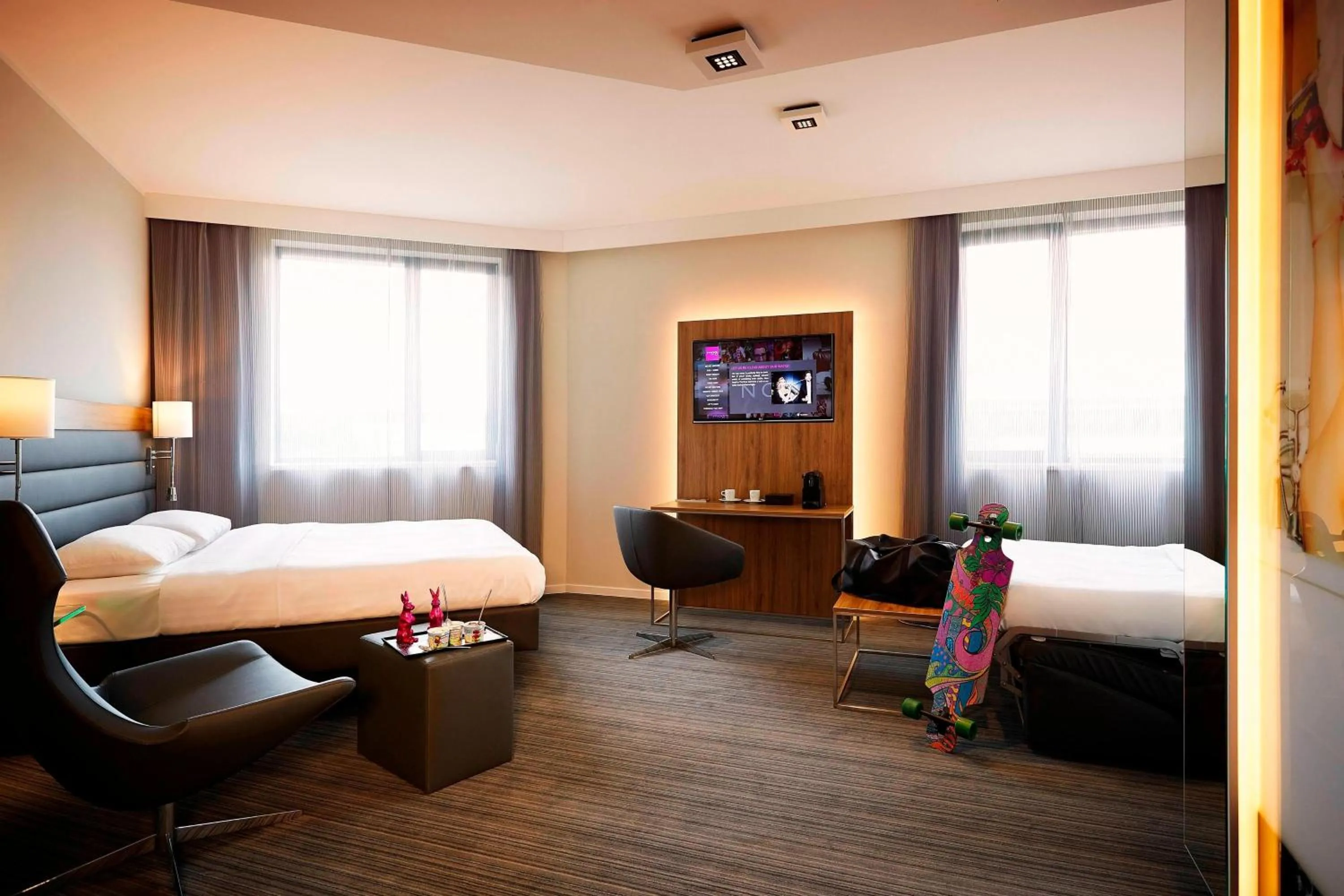 Photo of the whole room, Bed in Moxy Munich Airport
