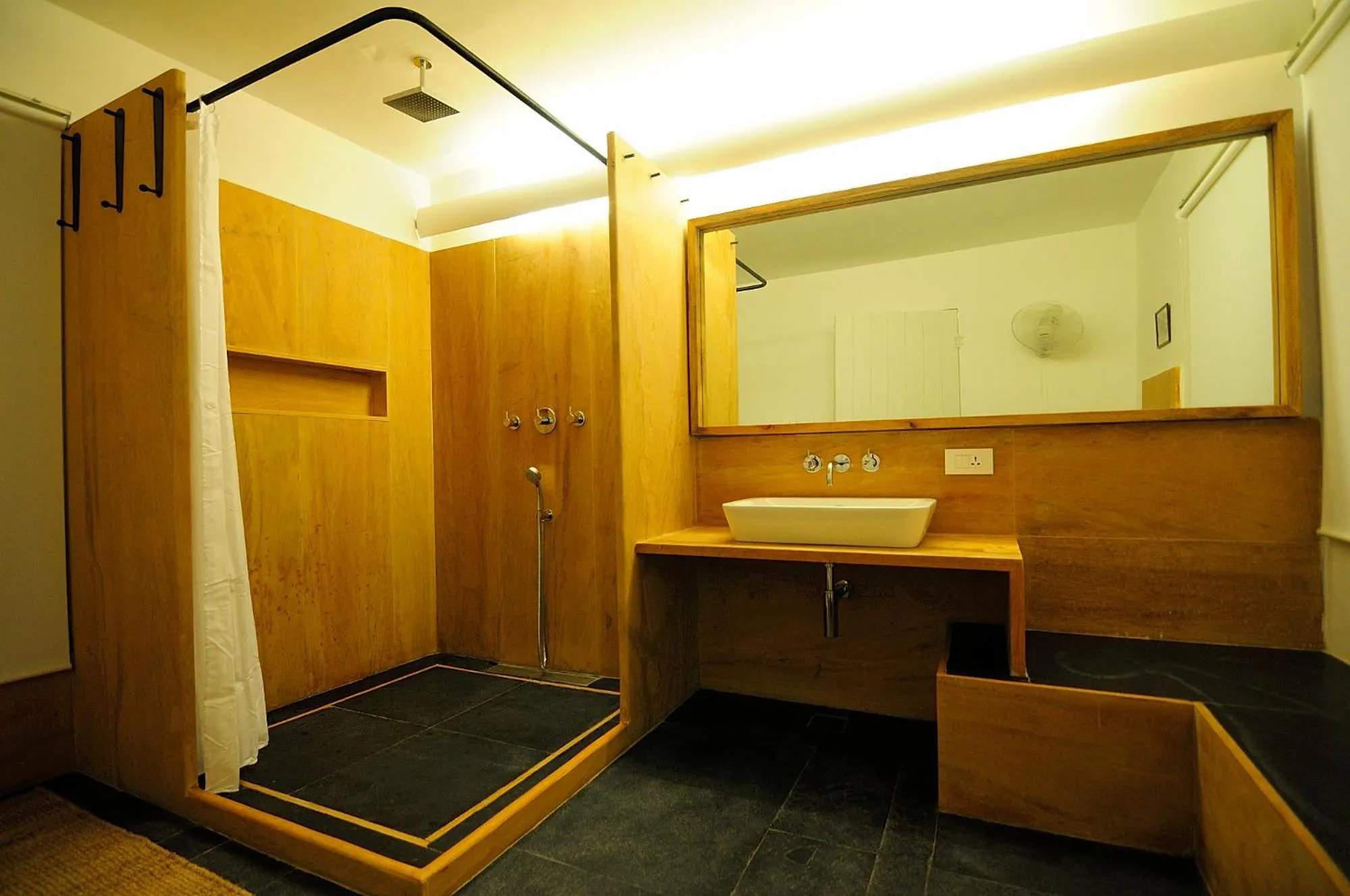 Bathroom in Trees N Tigers Luxury Wildlife Lodge