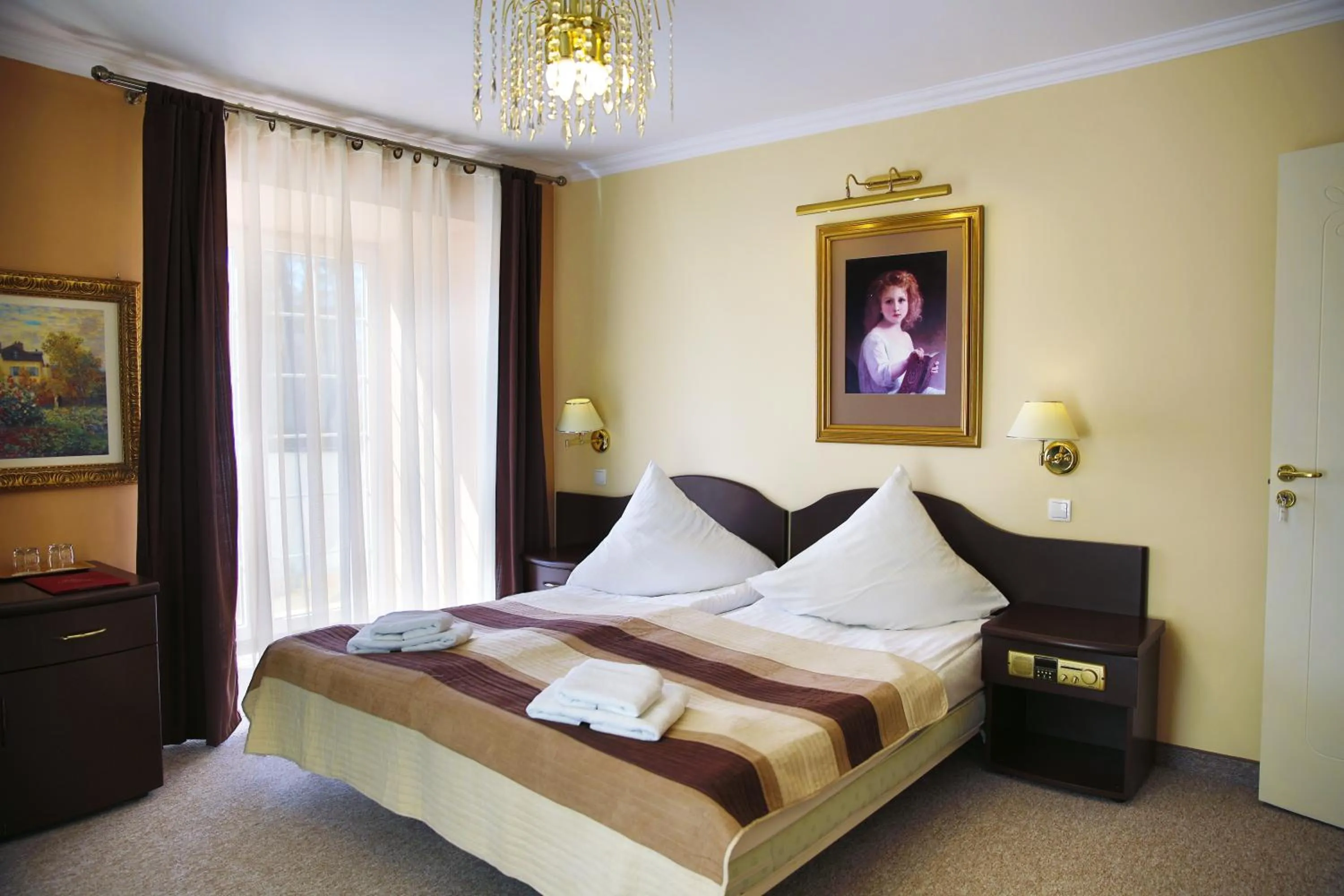 Bed in Willa Alexander Resort & SPA - caloroczny kryty BASEN