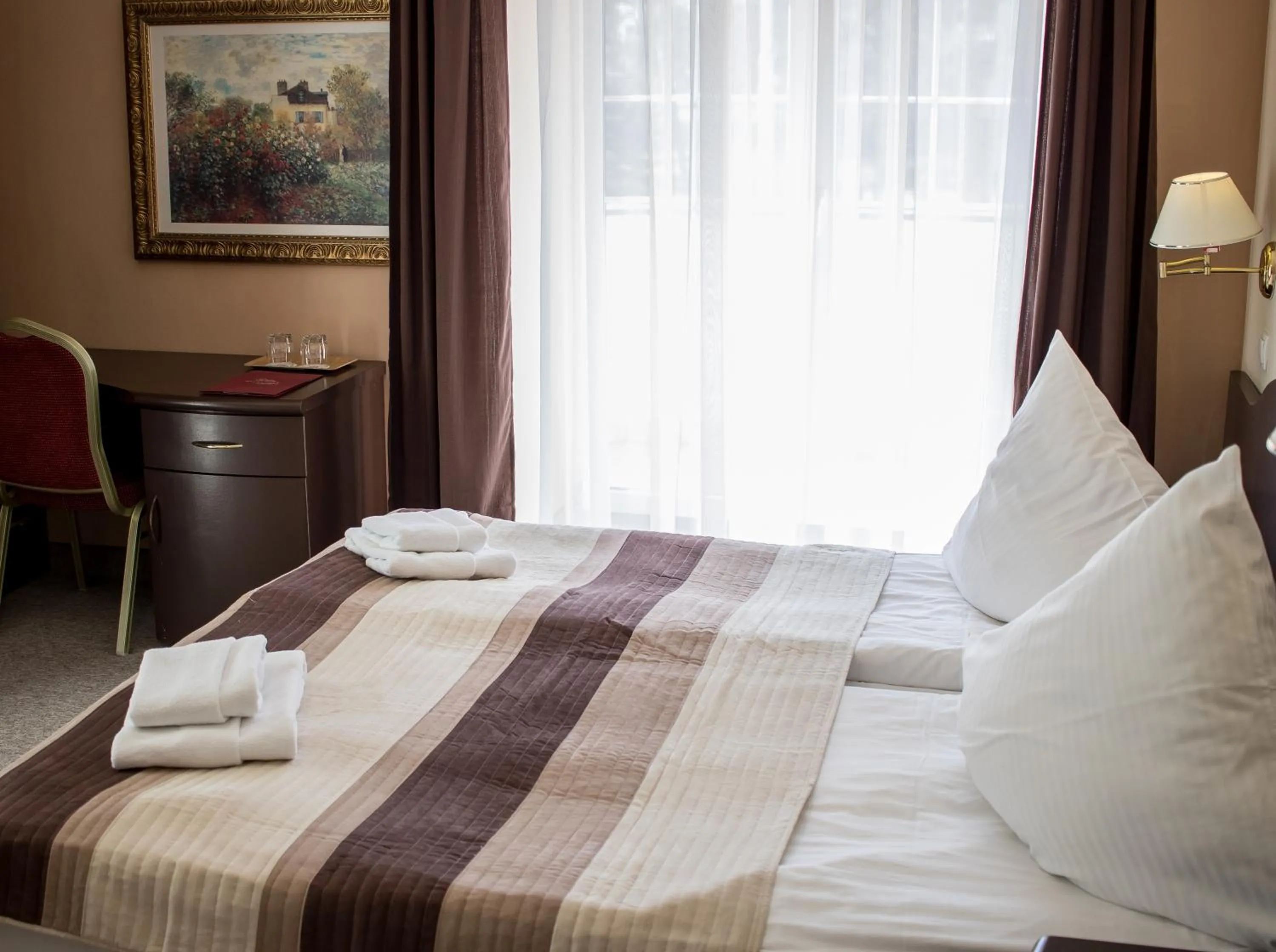 Photo of the whole room, Bed in Willa Alexander Resort & SPA - caloroczny kryty BASEN