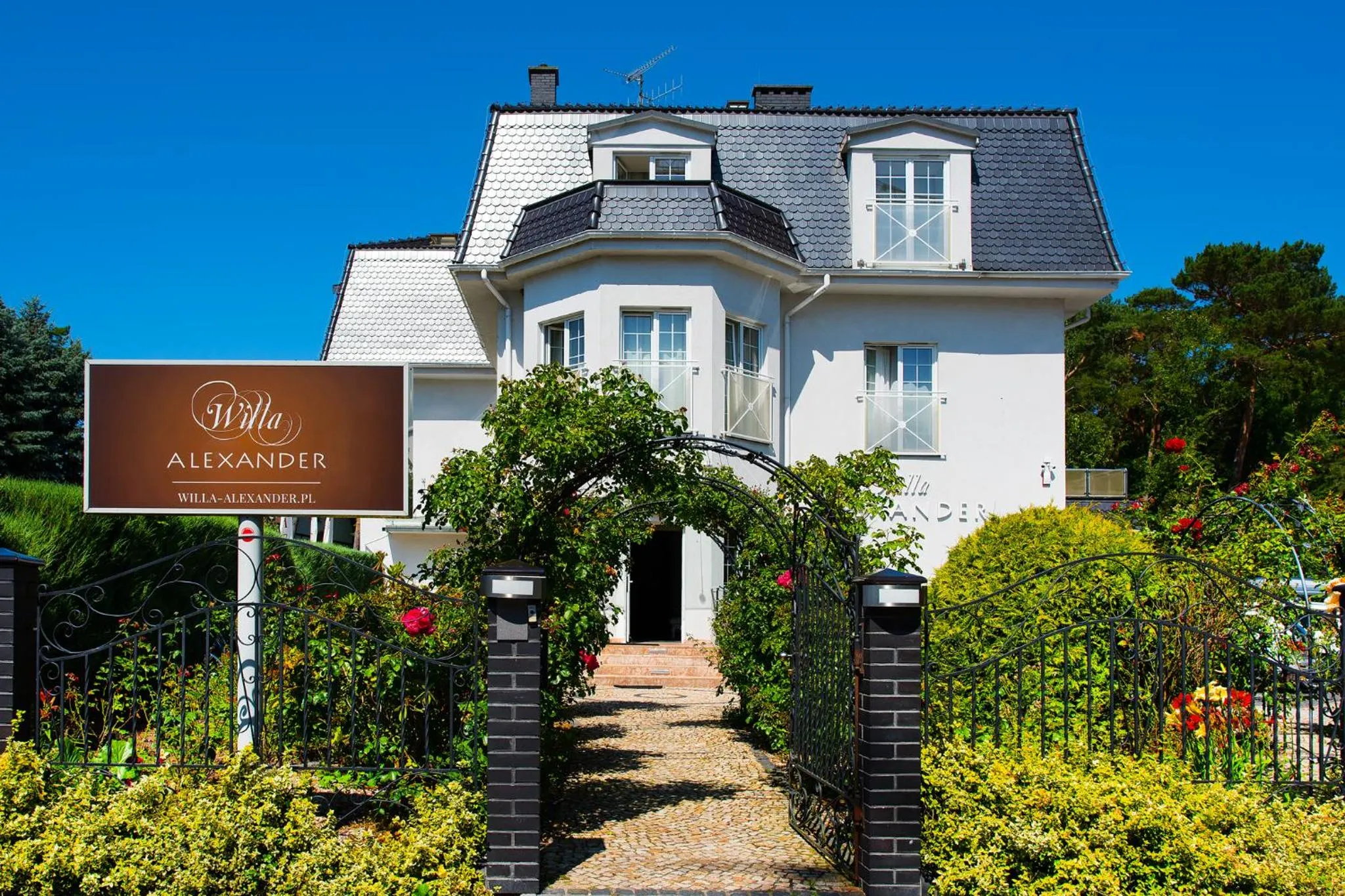 Property building in Willa Alexander Resort & SPA - caloroczny kryty BASEN