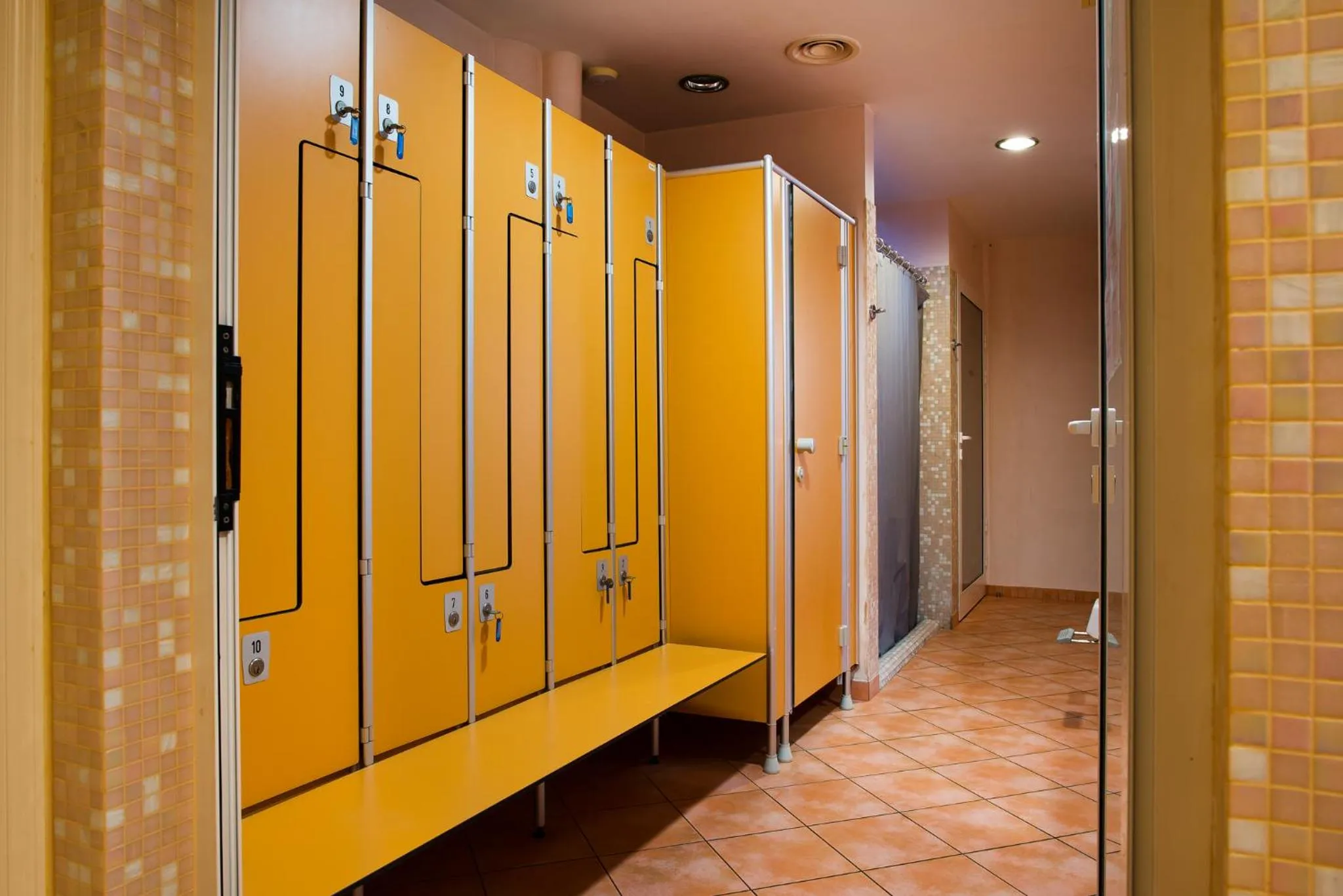 Swimming pool in Willa Alexander Resort & SPA - caloroczny kryty BASEN