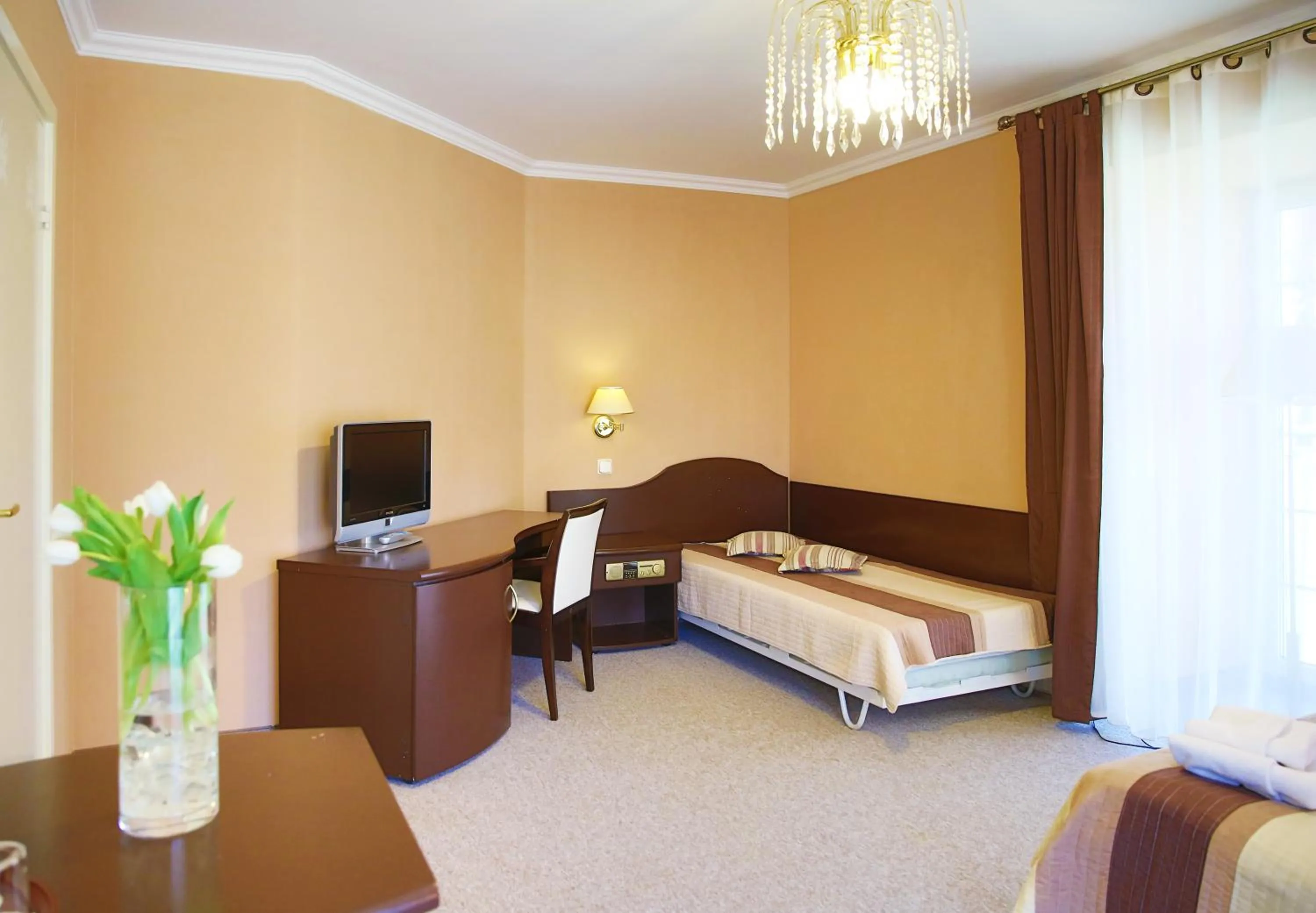 Bed in Willa Alexander Resort & SPA - caloroczny kryty BASEN