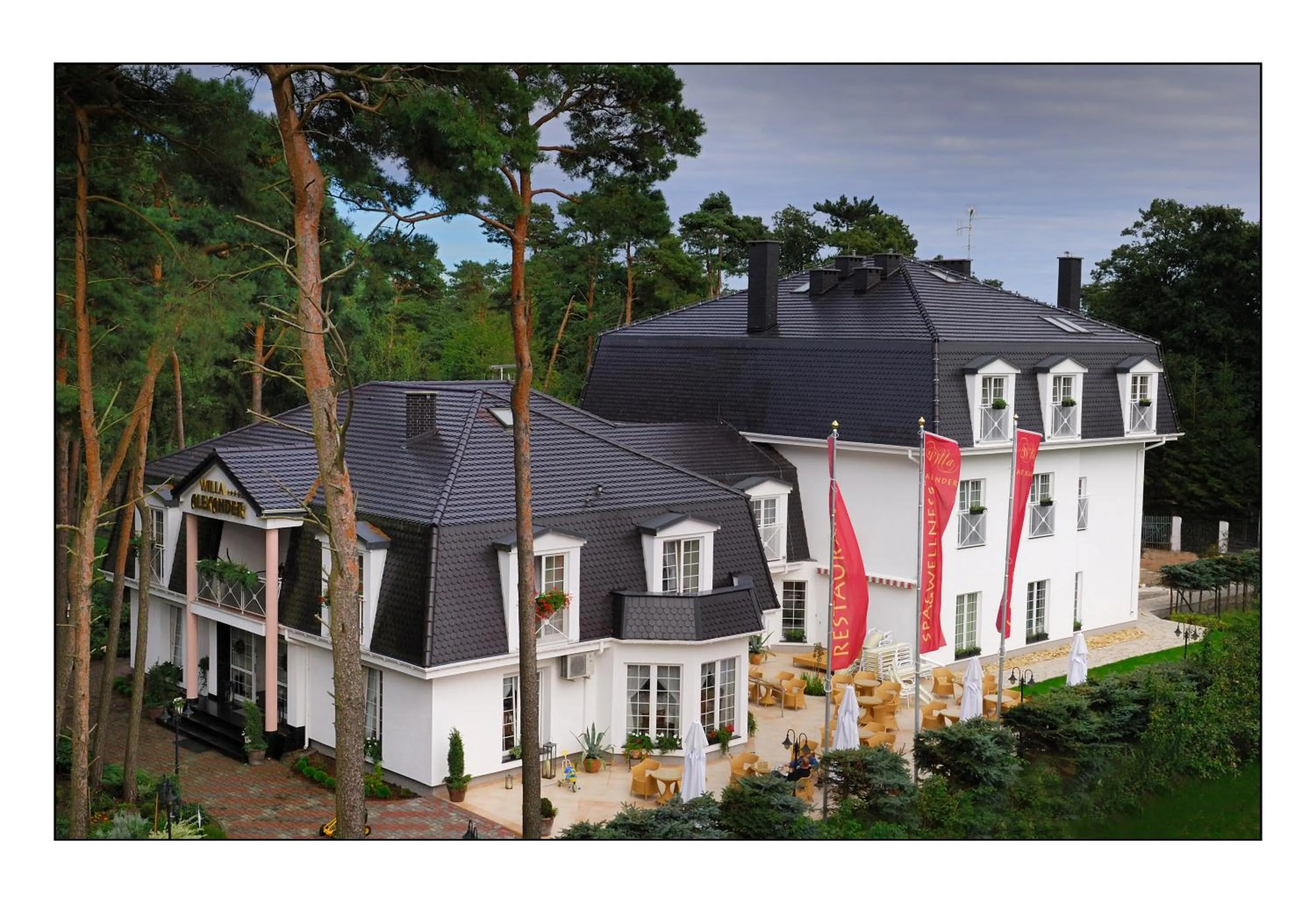 Property building in Willa Alexander Resort & SPA - caloroczny kryty BASEN