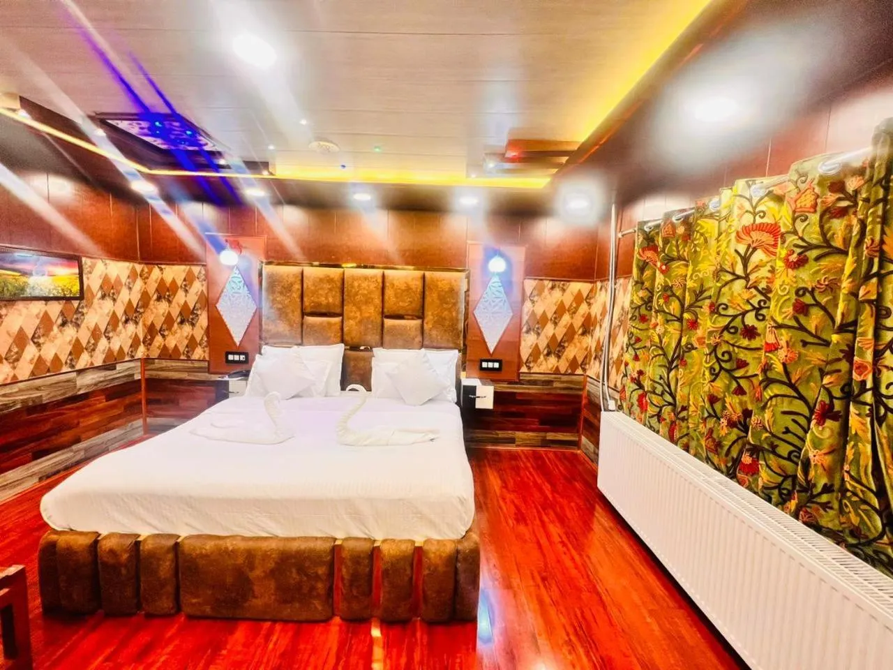 Bedroom, Bed in Pine View Resort