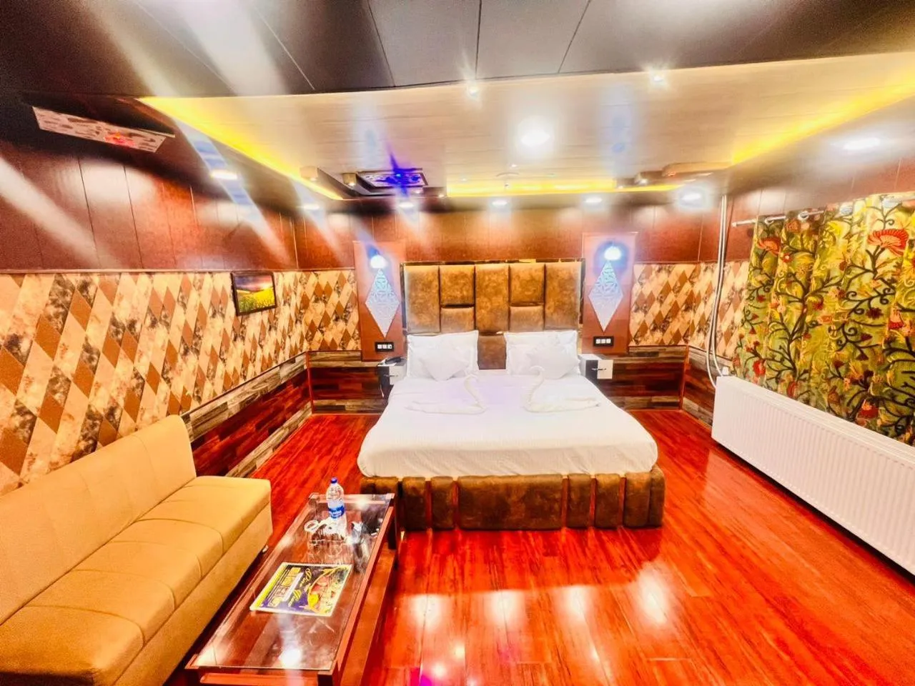 Bedroom, Bed in Pine View Resort