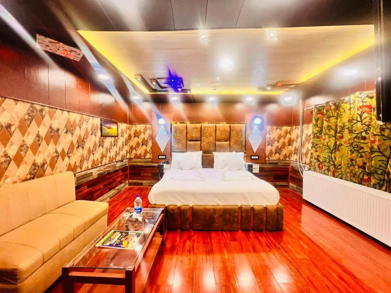 Bedroom, Bed in Pine View Resort