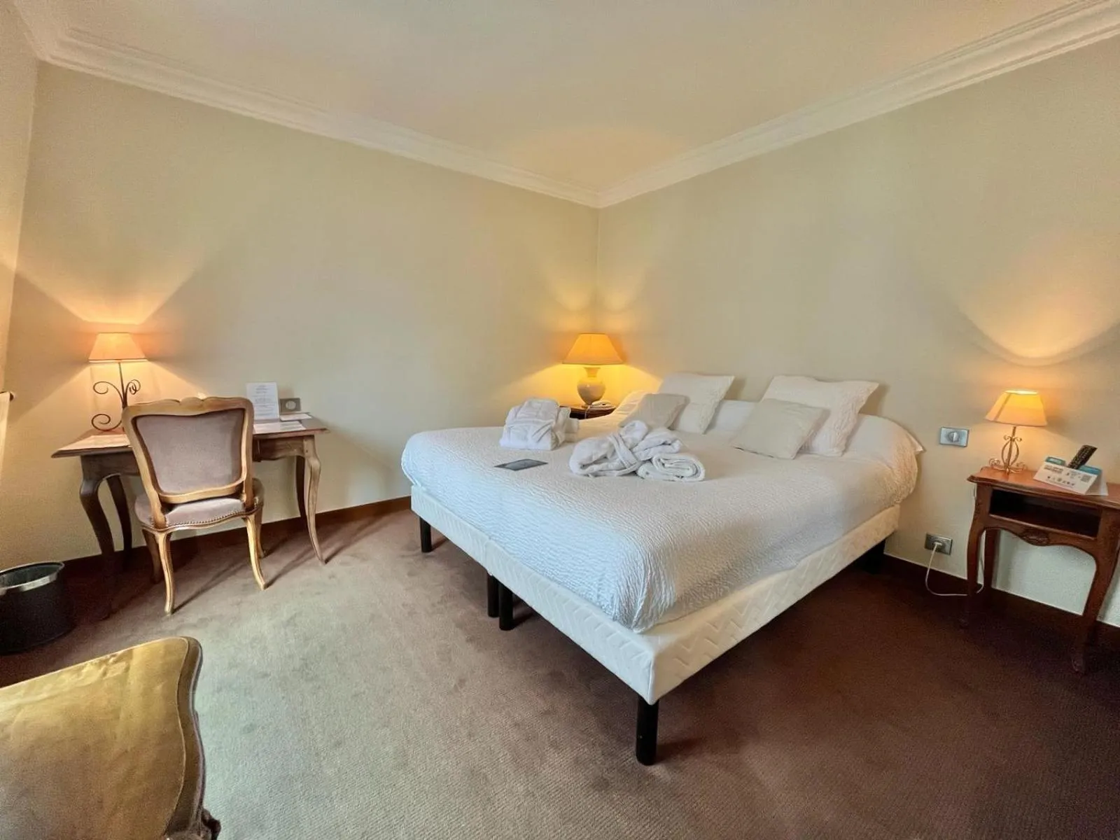 Bedroom, Bed in Logis Hôtel Le Rivage