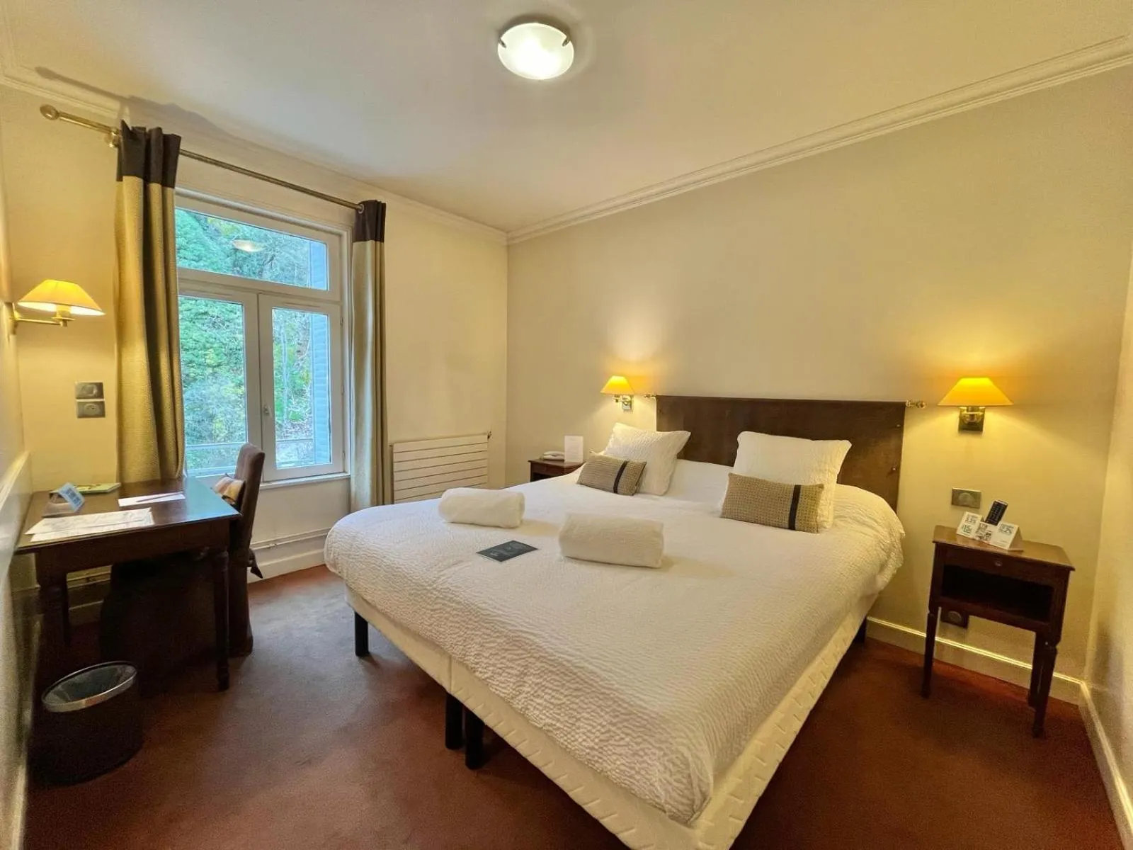 Bedroom, Bed in Logis Hôtel Le Rivage