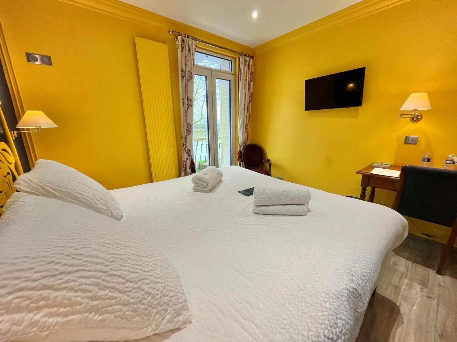 Bedroom, Bed in Logis Hôtel Le Rivage