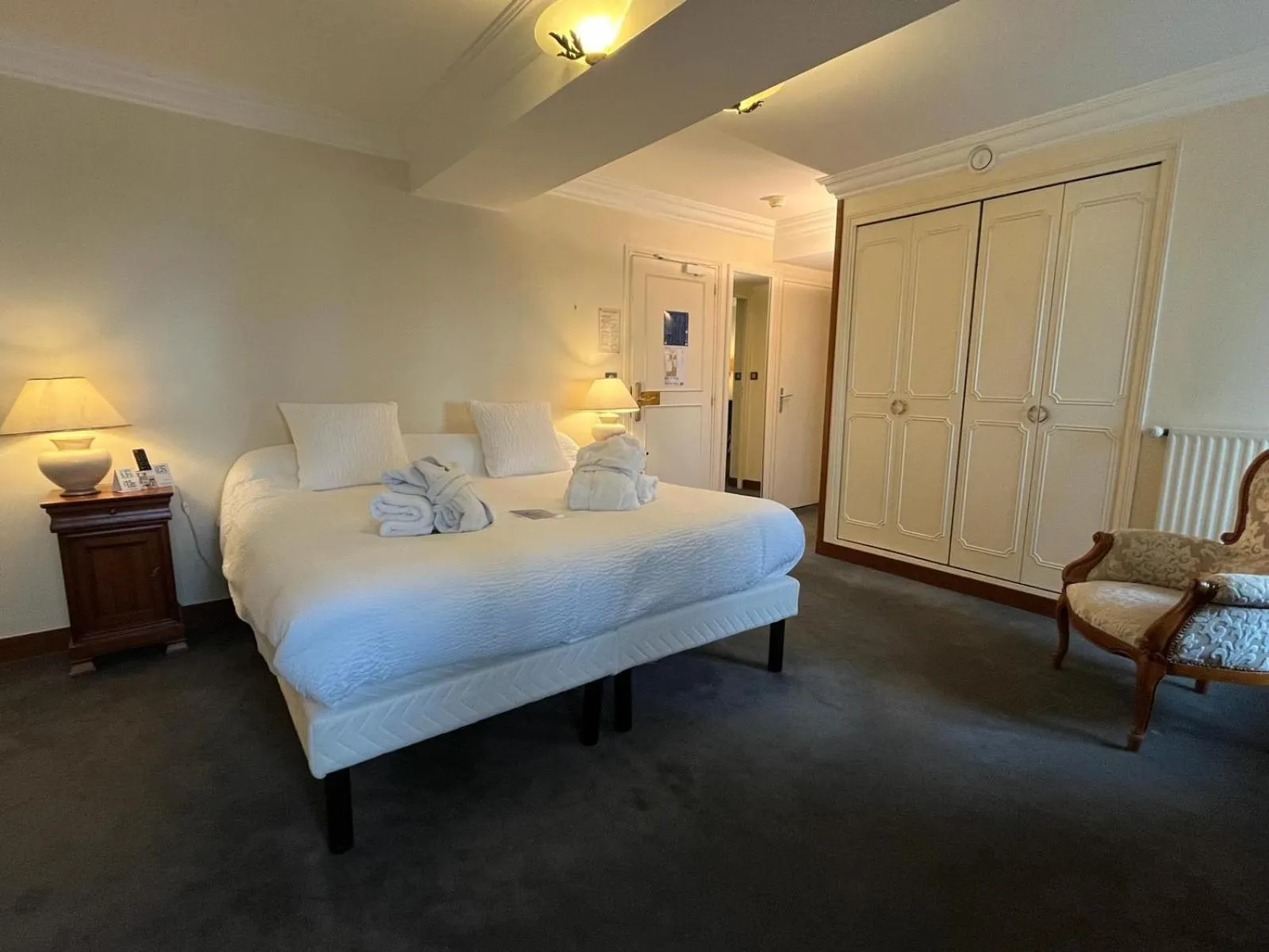 Photo of the whole room, Bed in Logis Hôtel Le Rivage