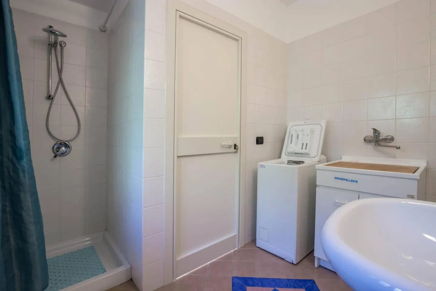 Shower in Casa Rossa