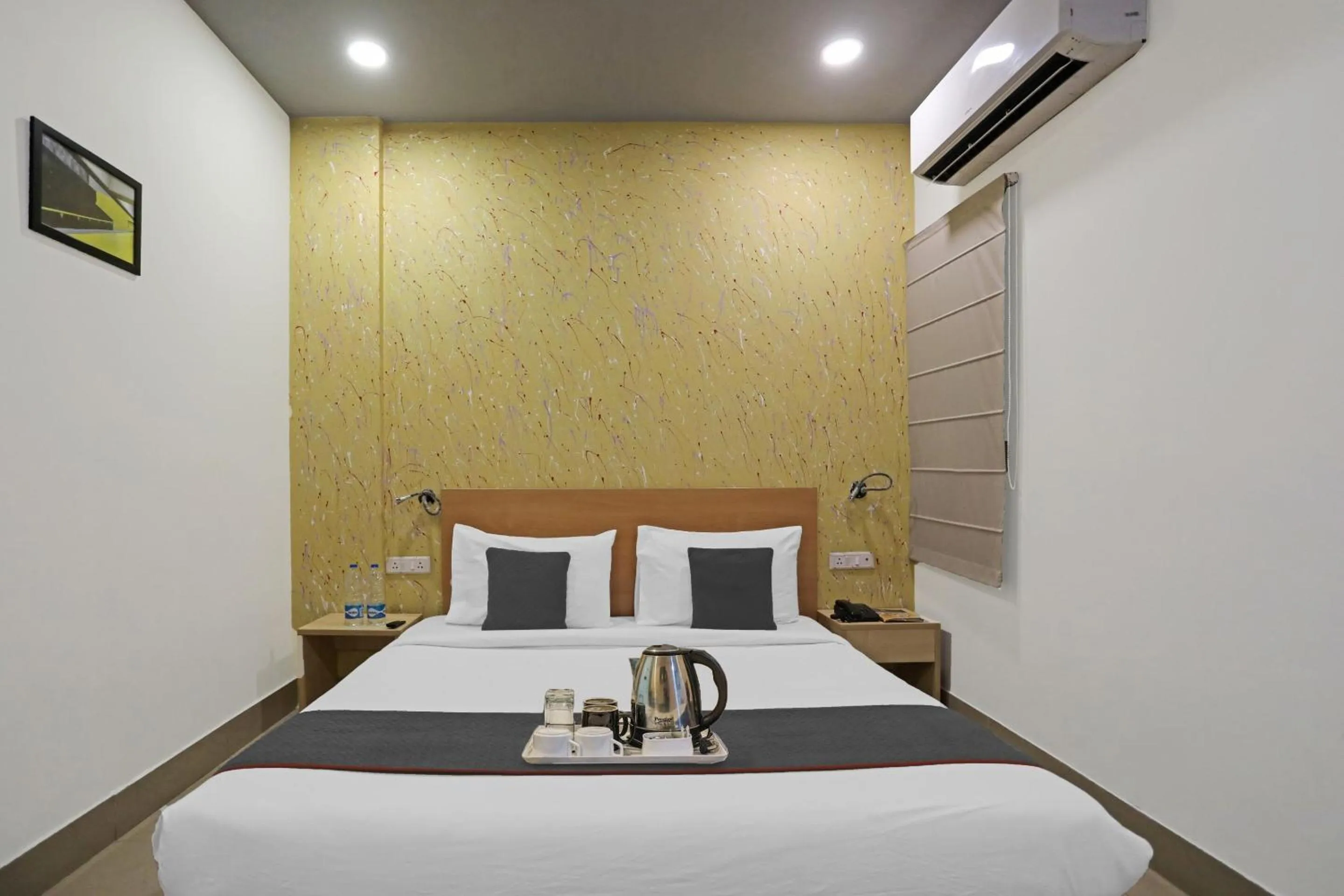 Bedroom, Bed in Super Townhouse Grand Pacific Ocean