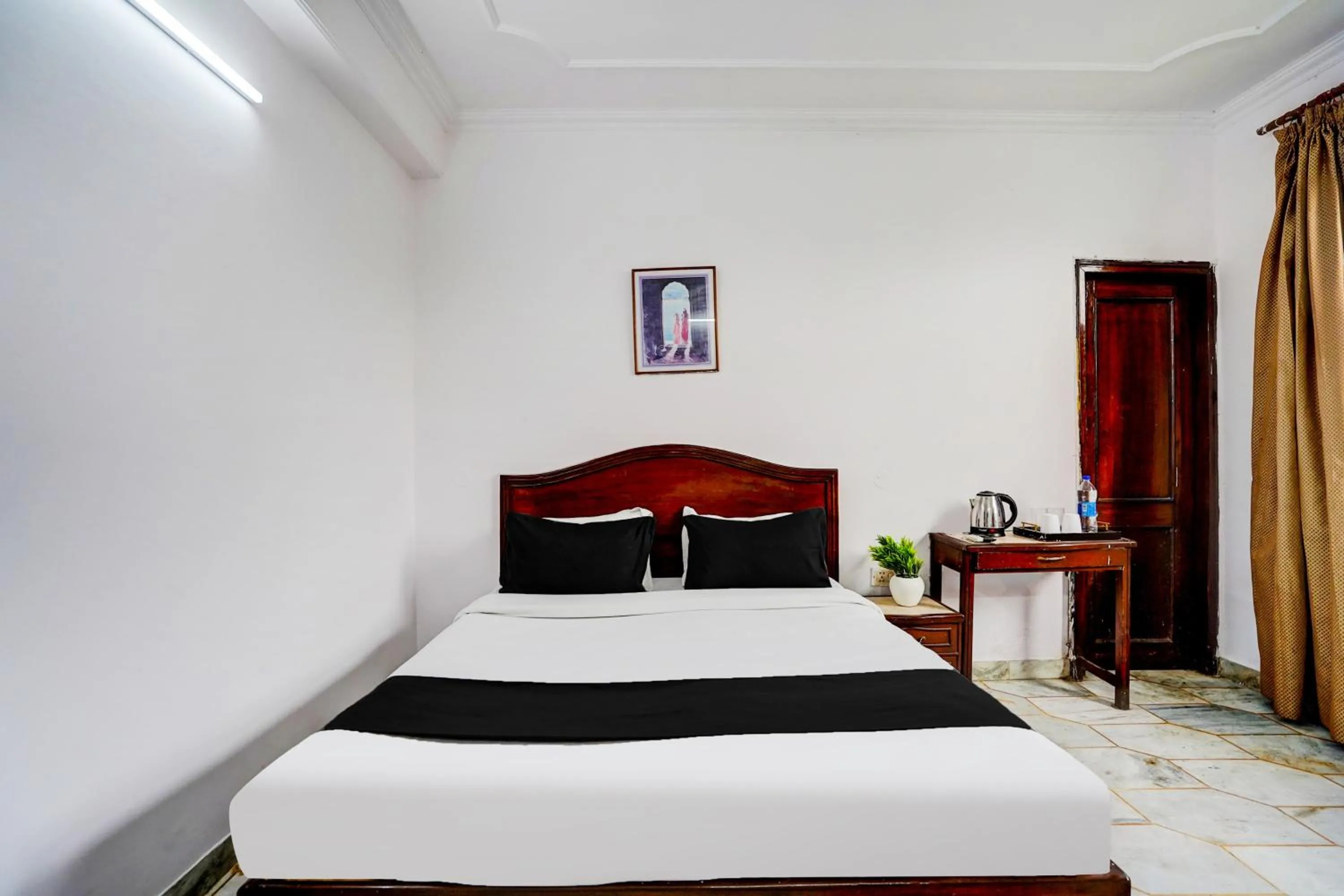 Classic Triple Room - single occupancy in Hotel O Iconic Residency
