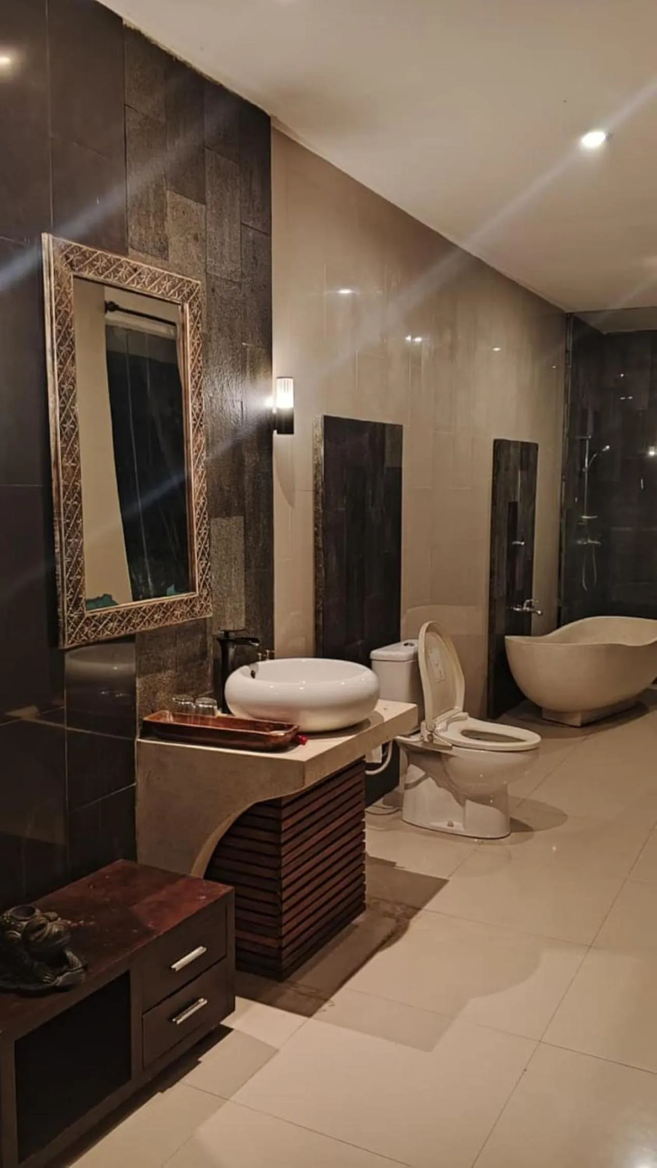 Toilet in Asri Sari Ubud Resort