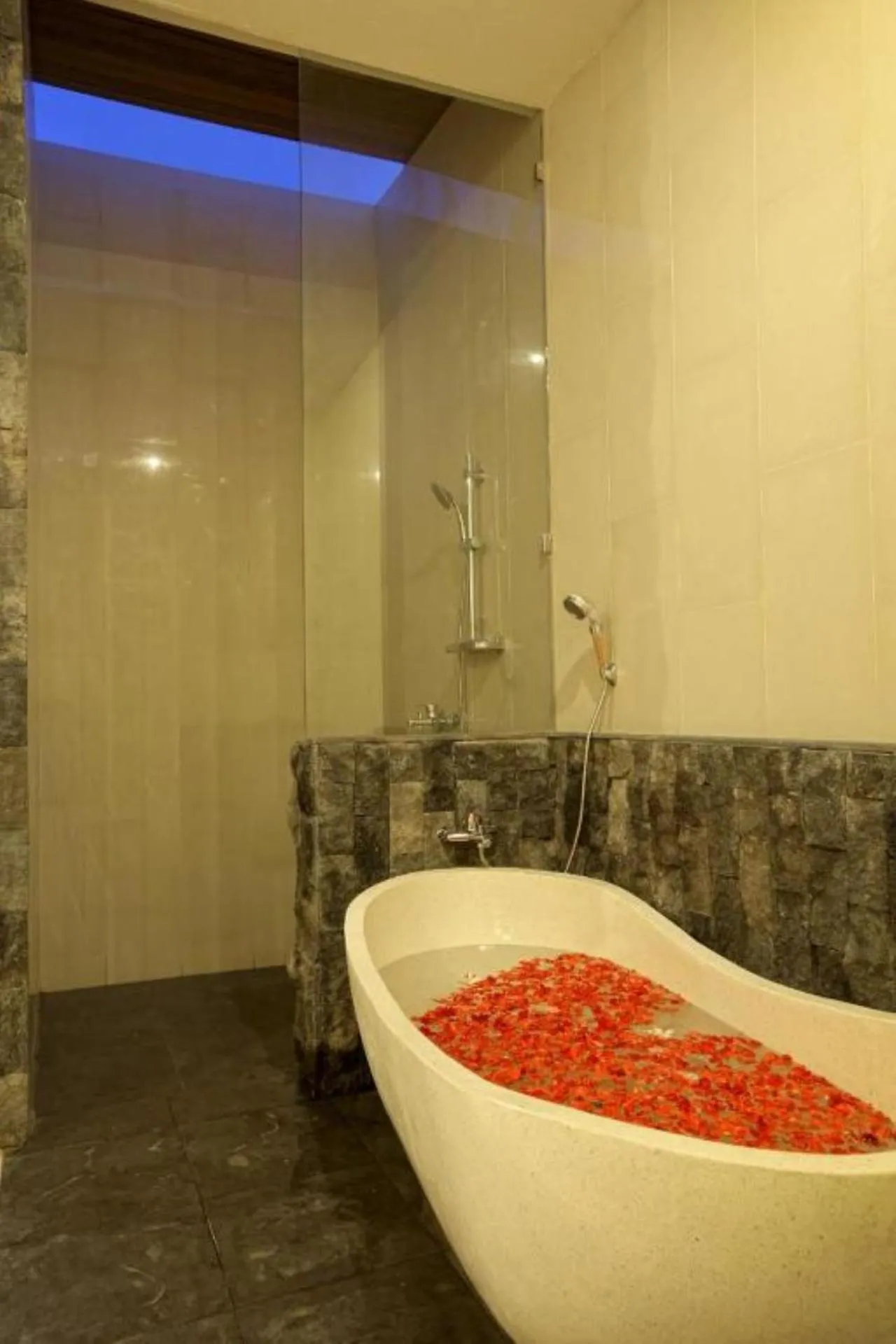 Bath in Asri Sari Ubud Resort