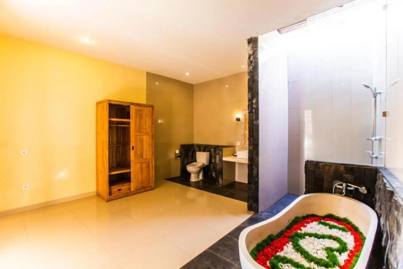Bathroom, Bed in Asri Sari Ubud Resort