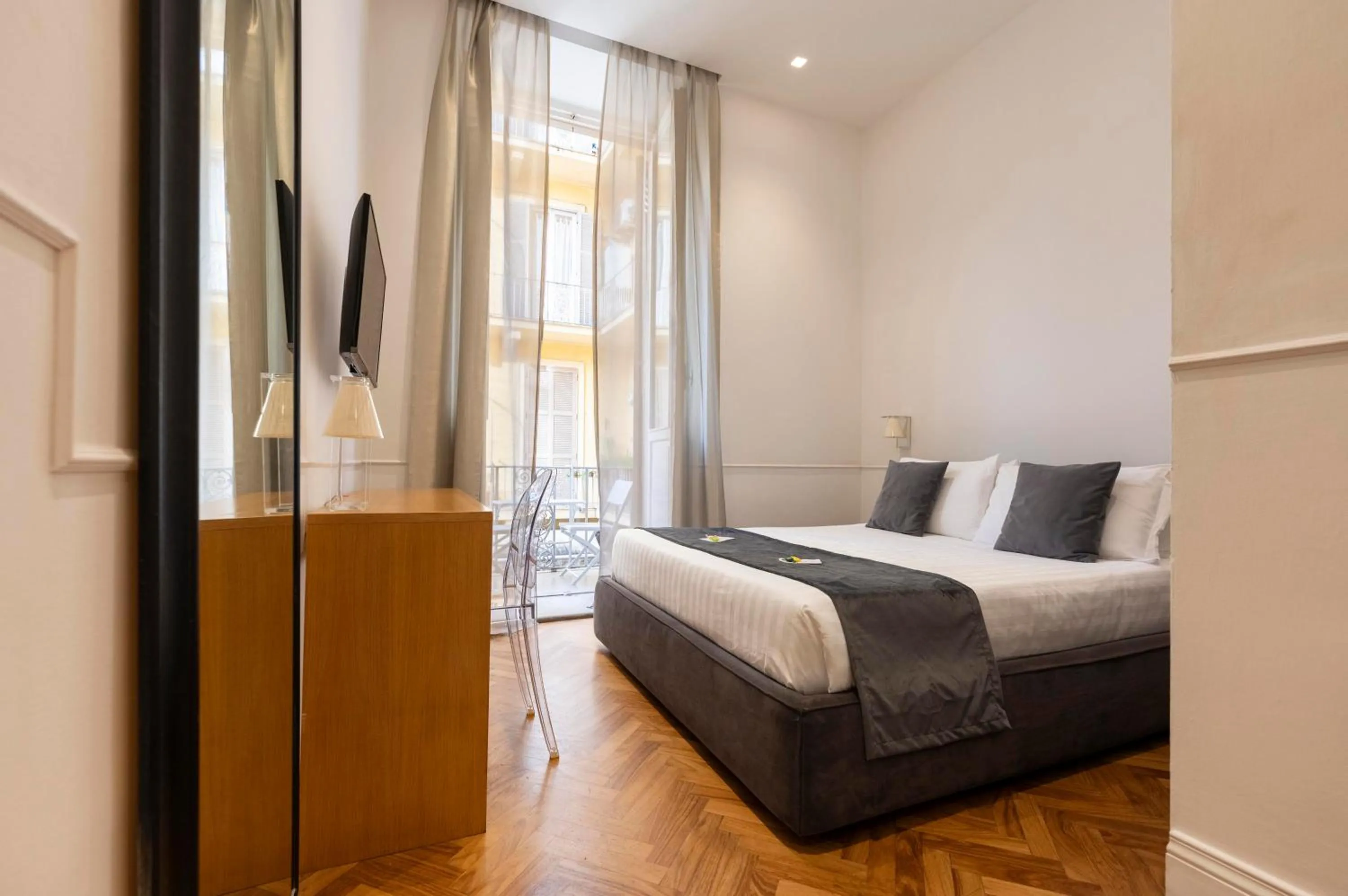 Bedroom, Bed in Vanity Navona