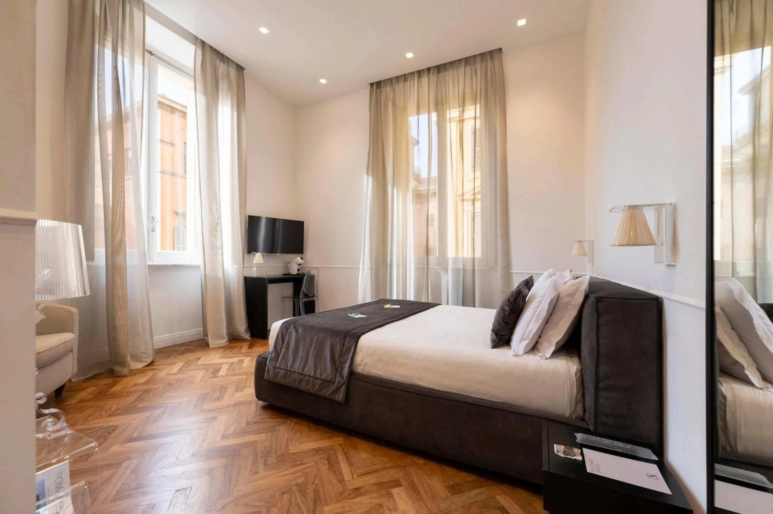 Bed in Vanity Navona